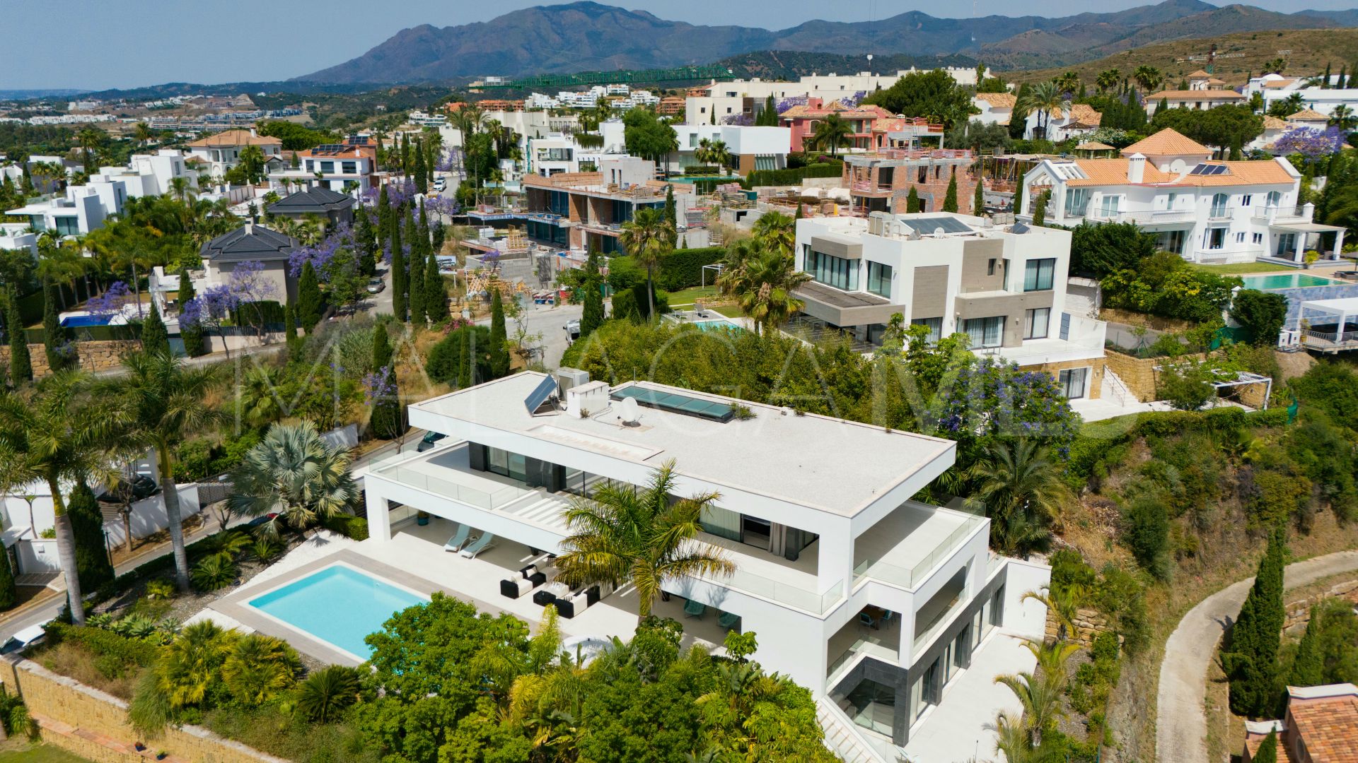 Villa for sale in Los Flamingos Golf with 6 bedrooms