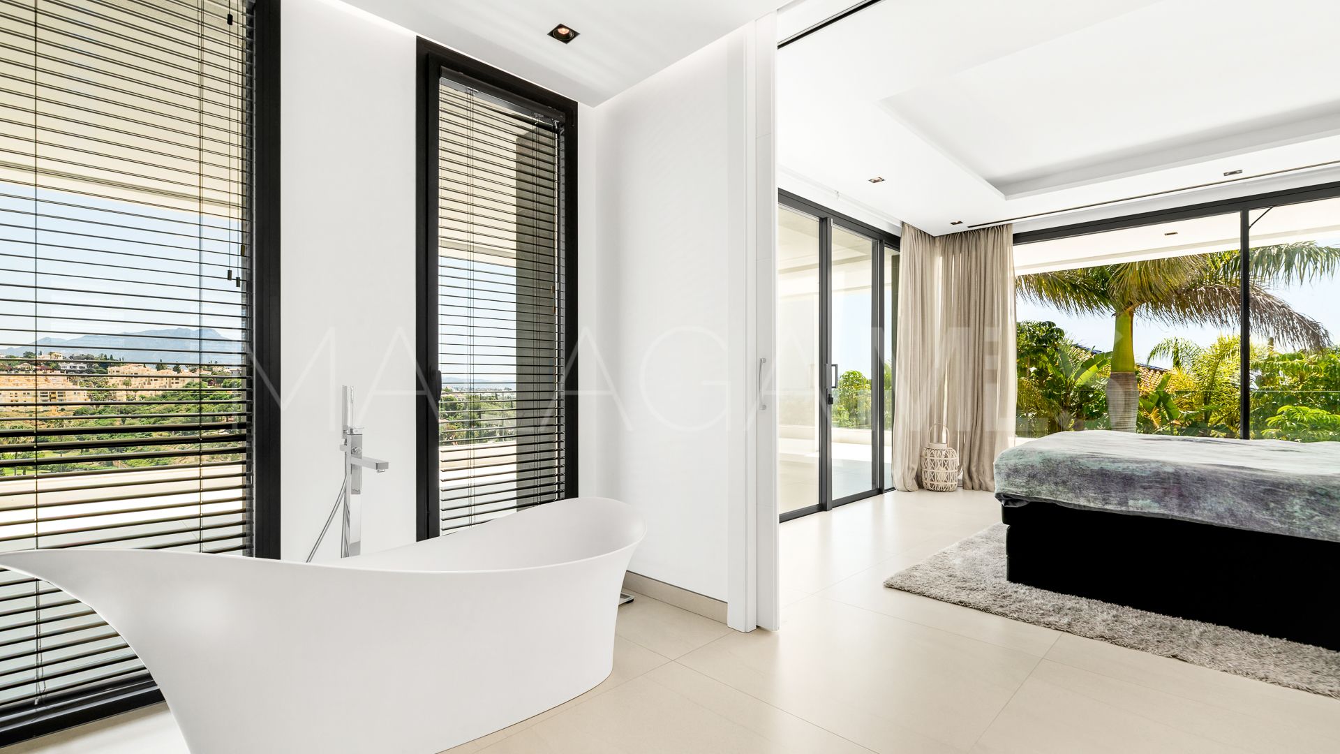 Villa for sale in Los Flamingos Golf with 6 bedrooms