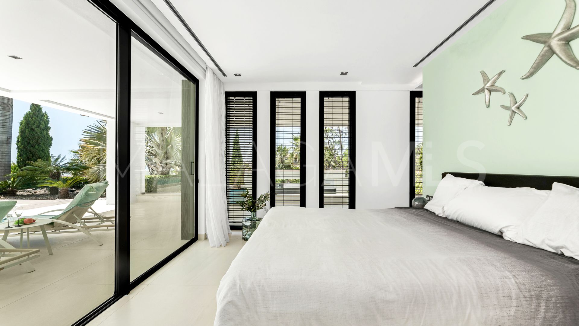 Villa for sale in Los Flamingos Golf with 6 bedrooms
