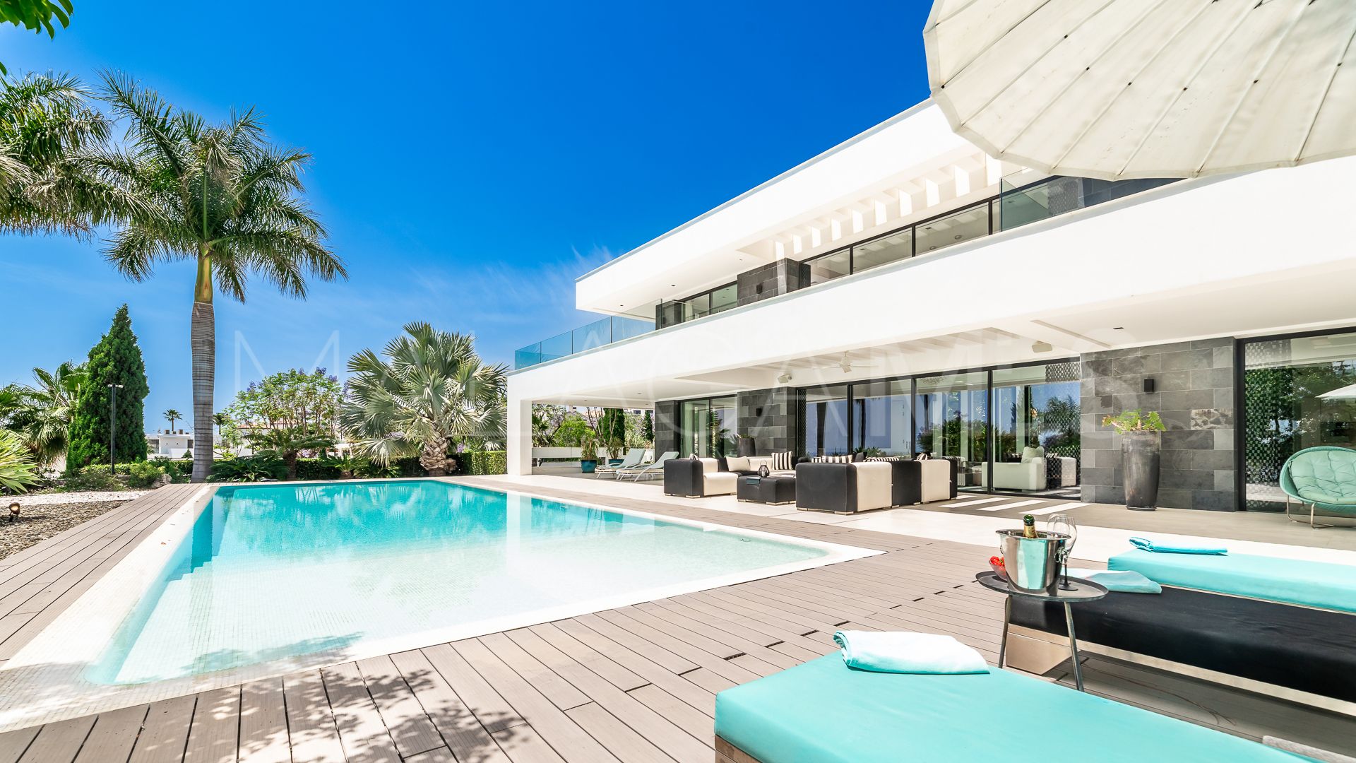 Villa for sale in Los Flamingos Golf with 6 bedrooms