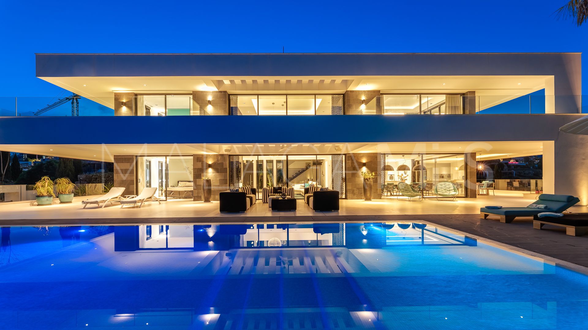 Villa for sale in Los Flamingos Golf with 6 bedrooms