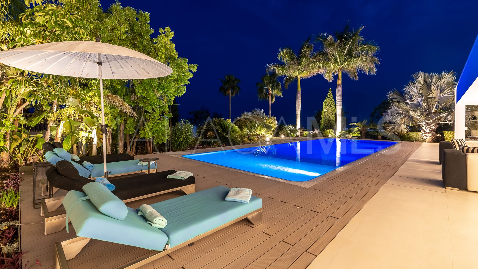 Villa for sale in Los Flamingos Golf with 6 bedrooms