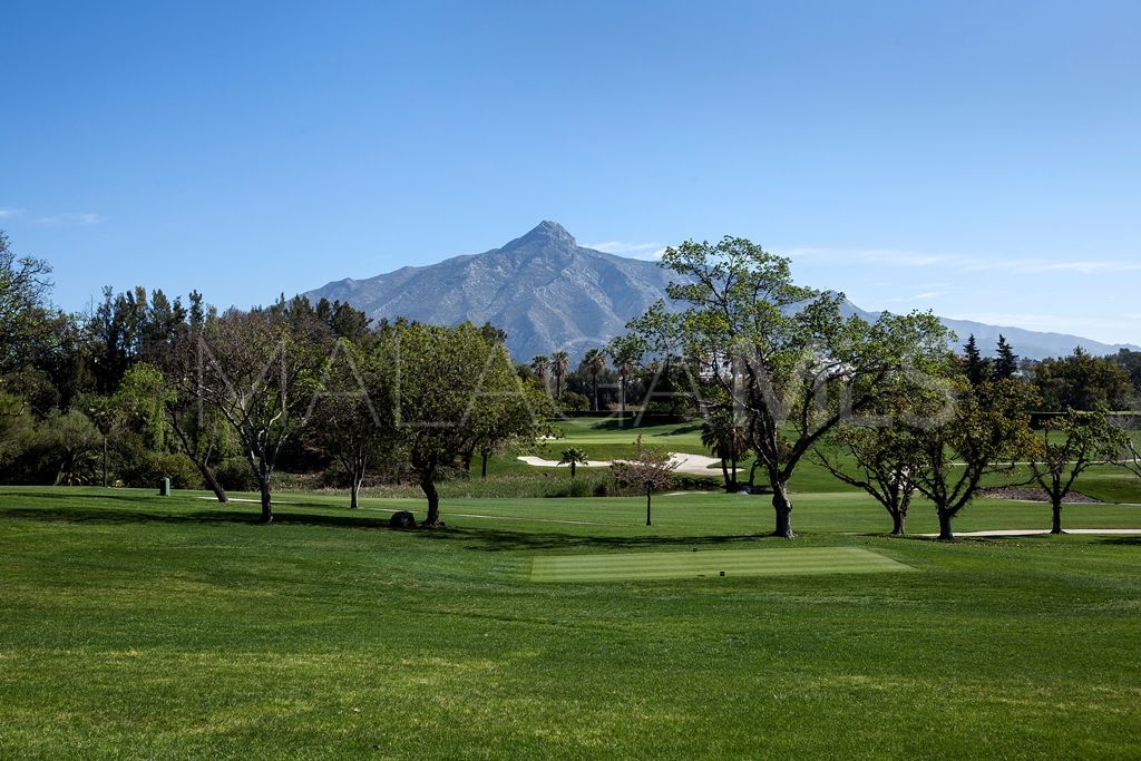 For sale villa with 6 bedrooms in Nueva Andalucia