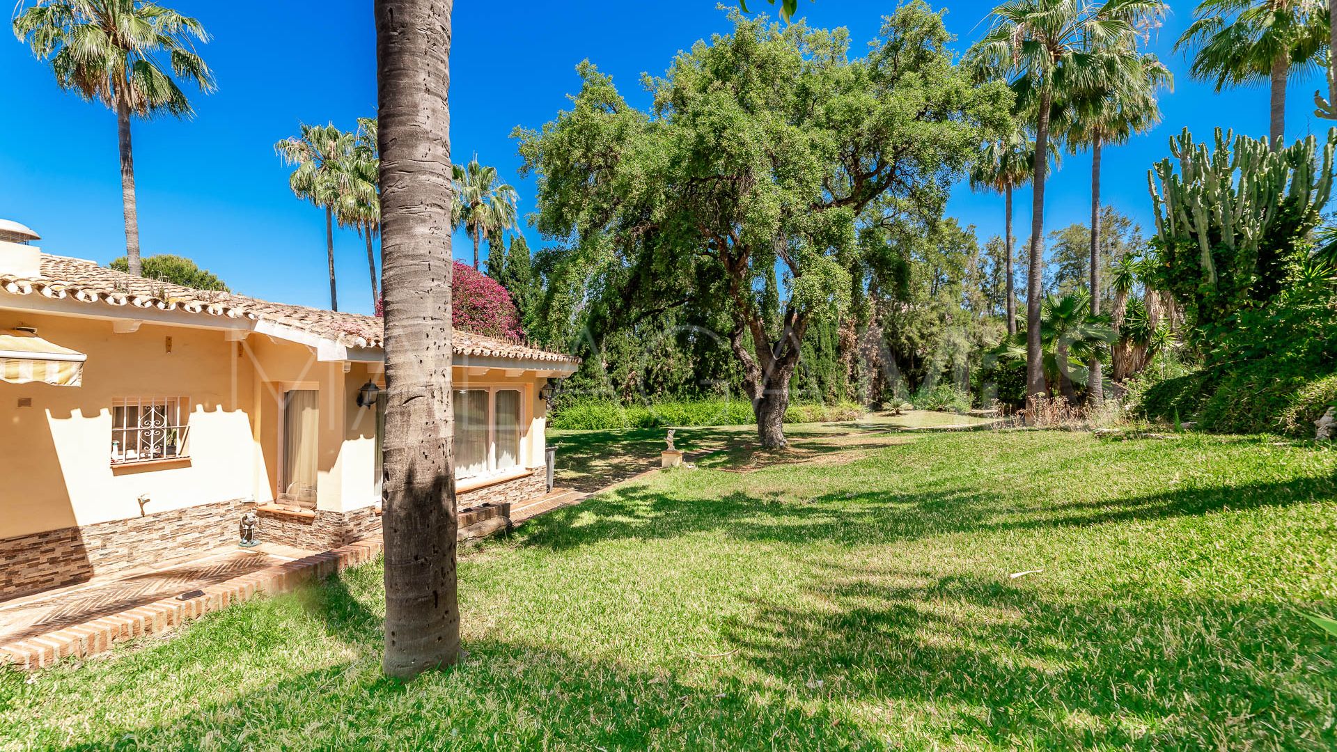 Hus i byn for sale in Elviria