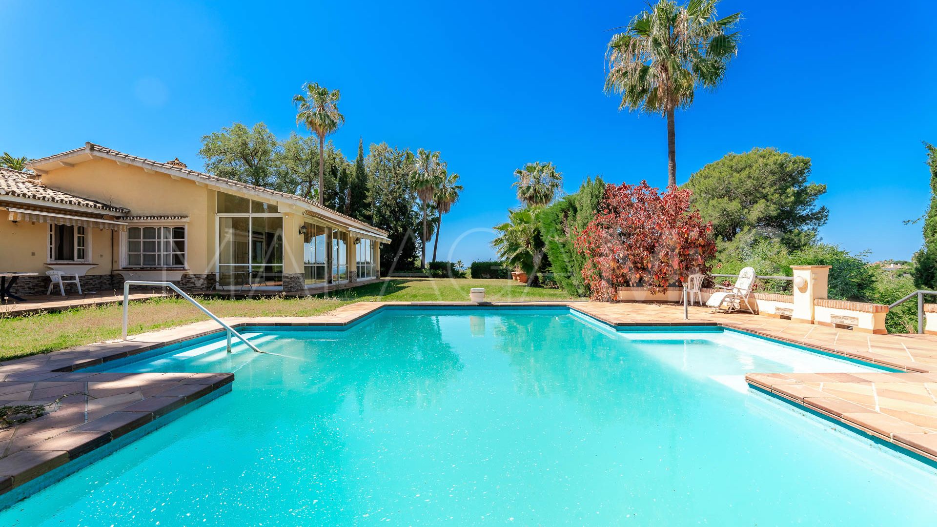 Hus i byn for sale in Elviria