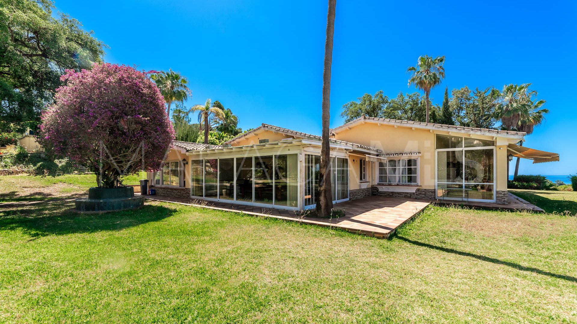 Hus i byn for sale in Elviria