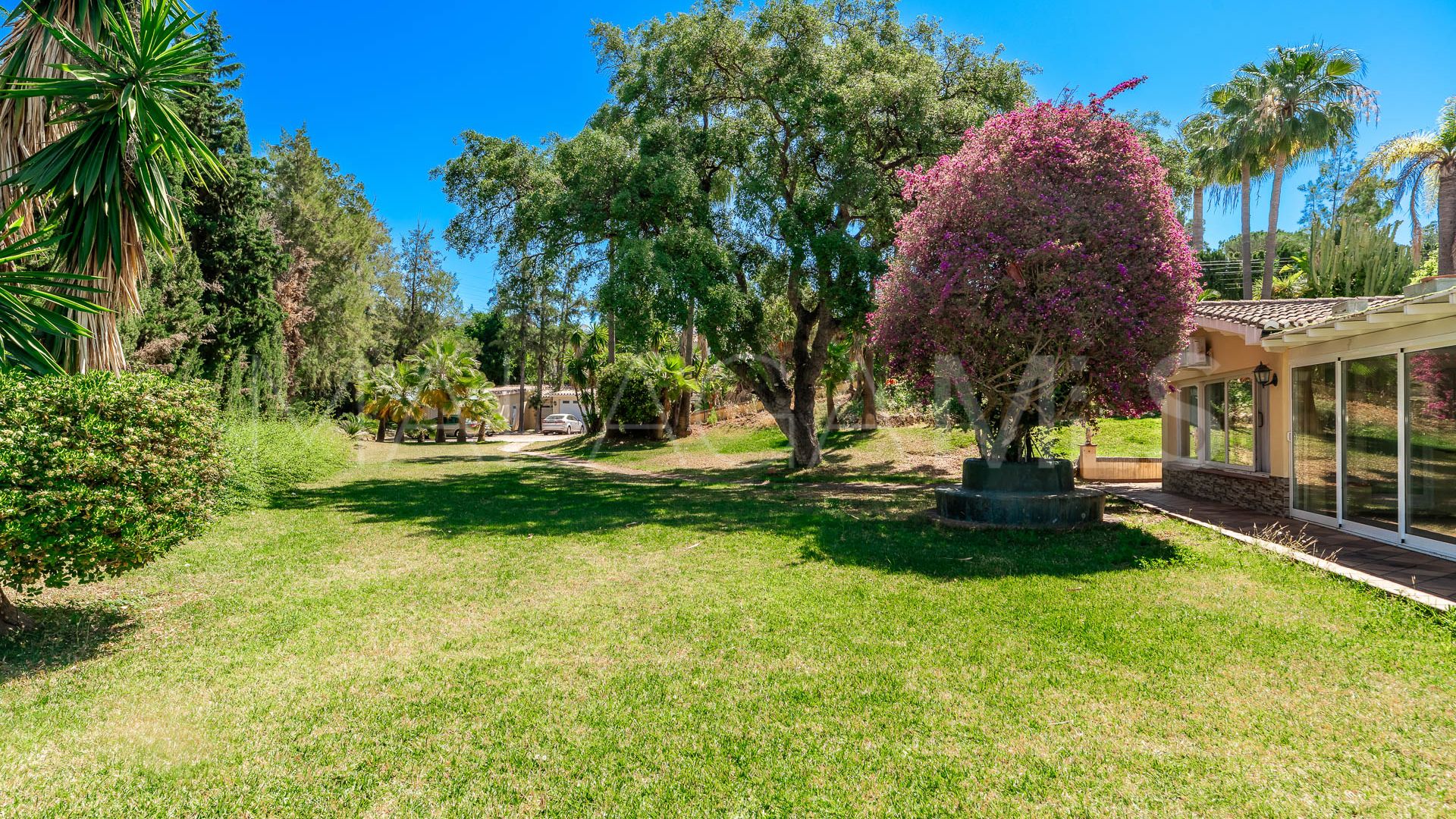 Hus i byn for sale in Elviria