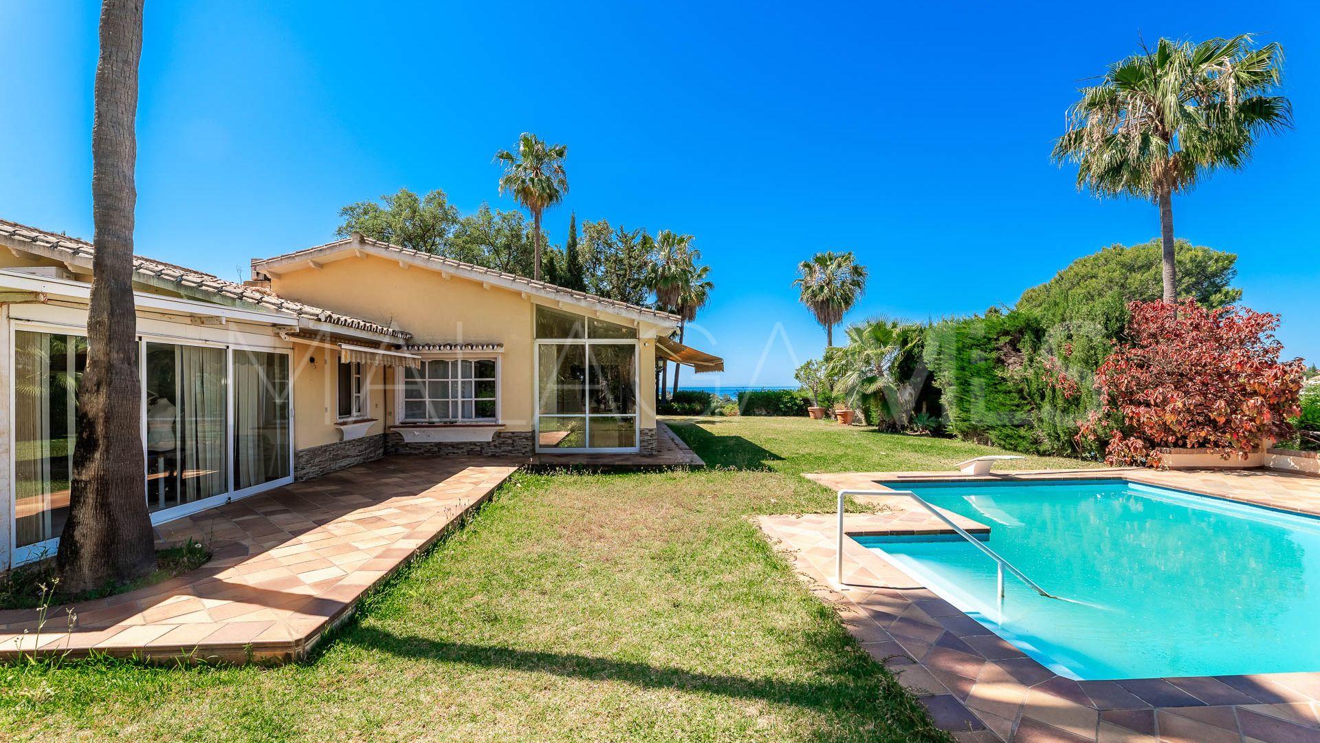 Hus i byn for sale in Elviria