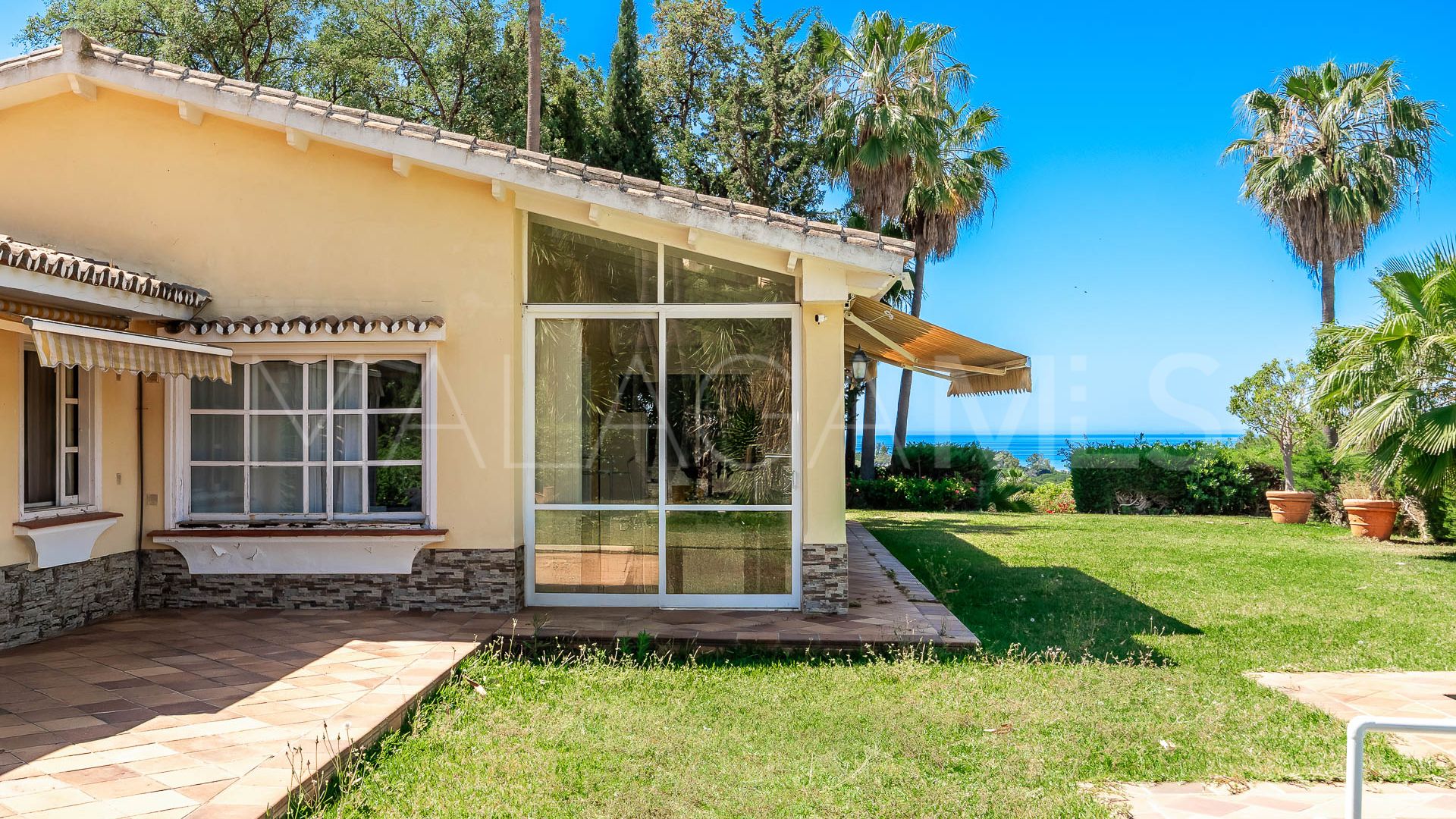 Hus i byn for sale in Elviria