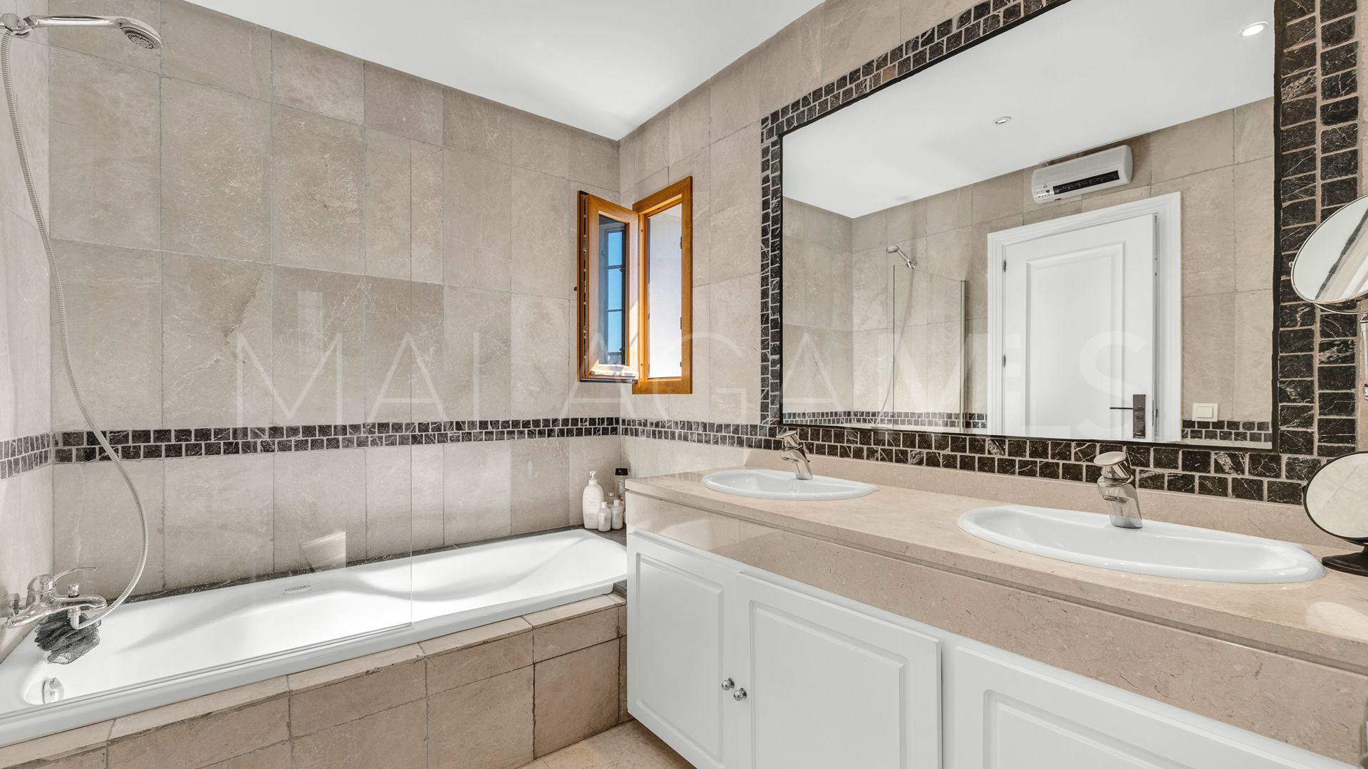 Villa for sale in Nagüeles