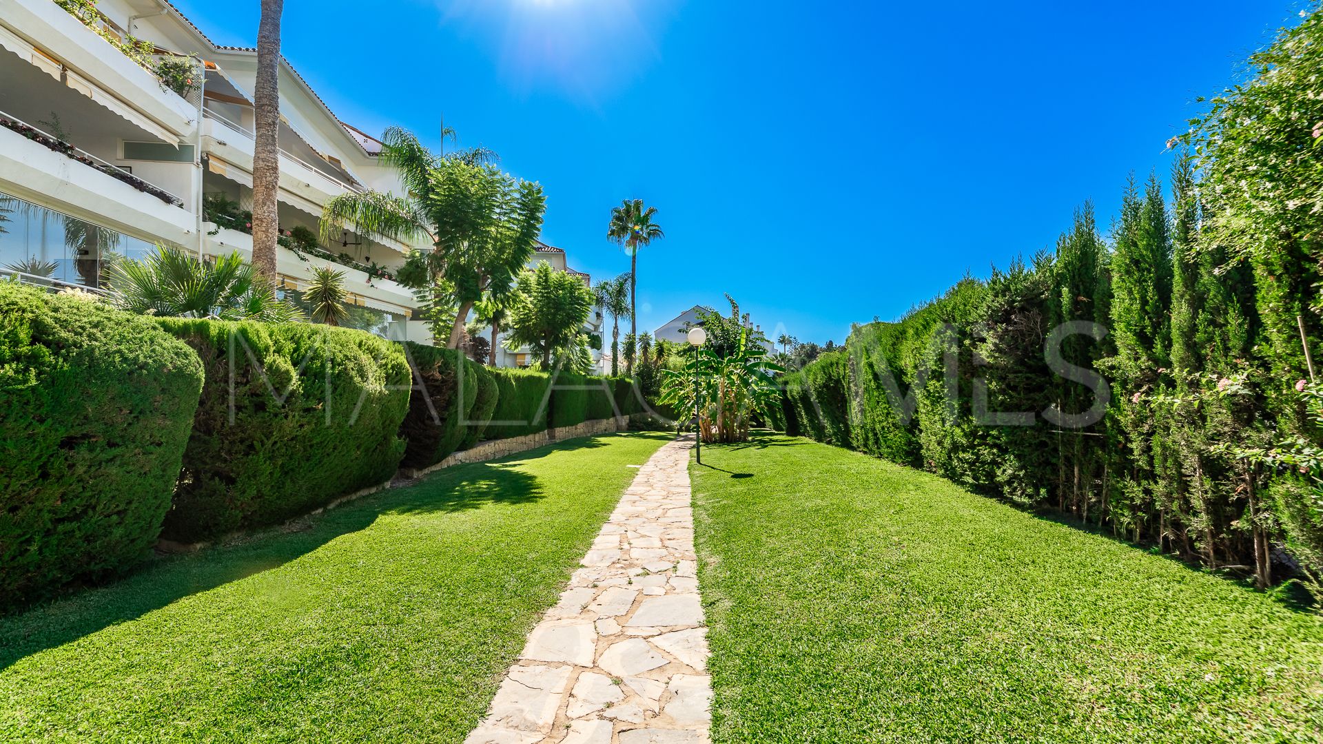 Apartment for sale in Guadalmina Baja with 3 bedrooms