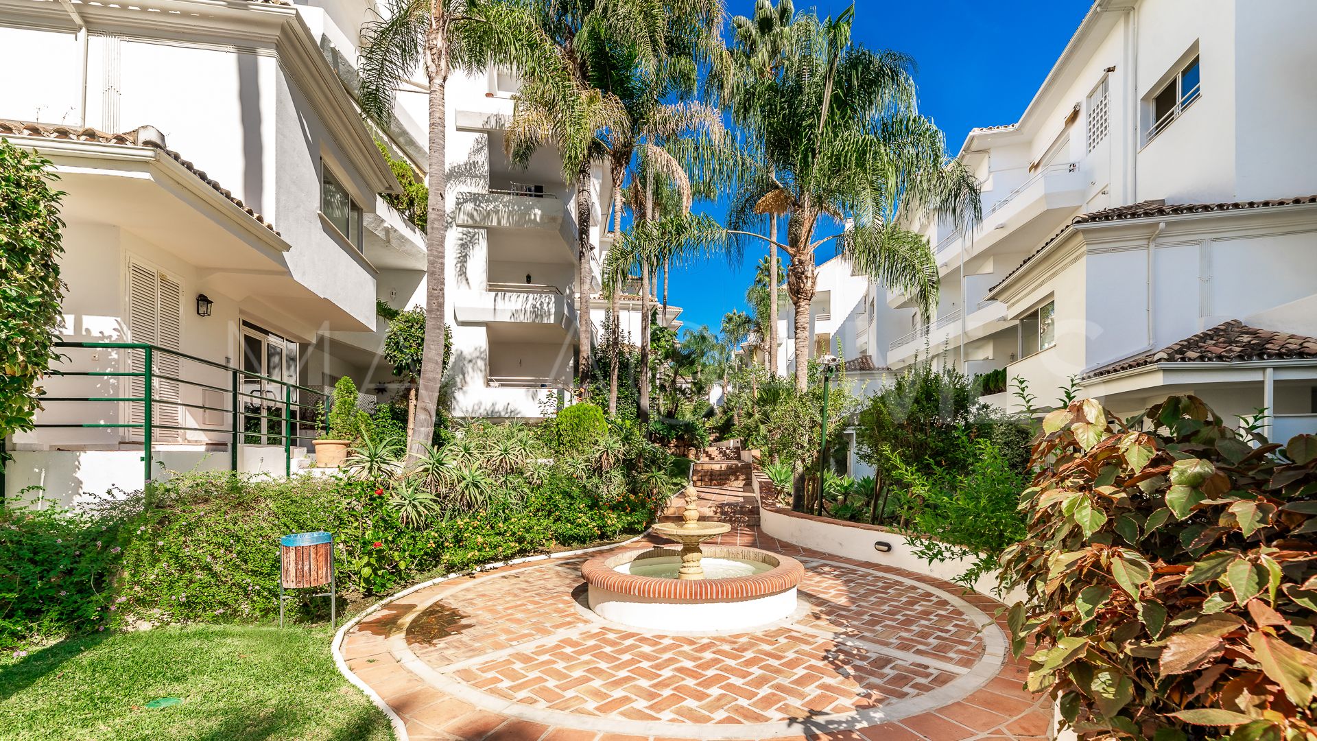Apartment for sale in Guadalmina Baja with 3 bedrooms