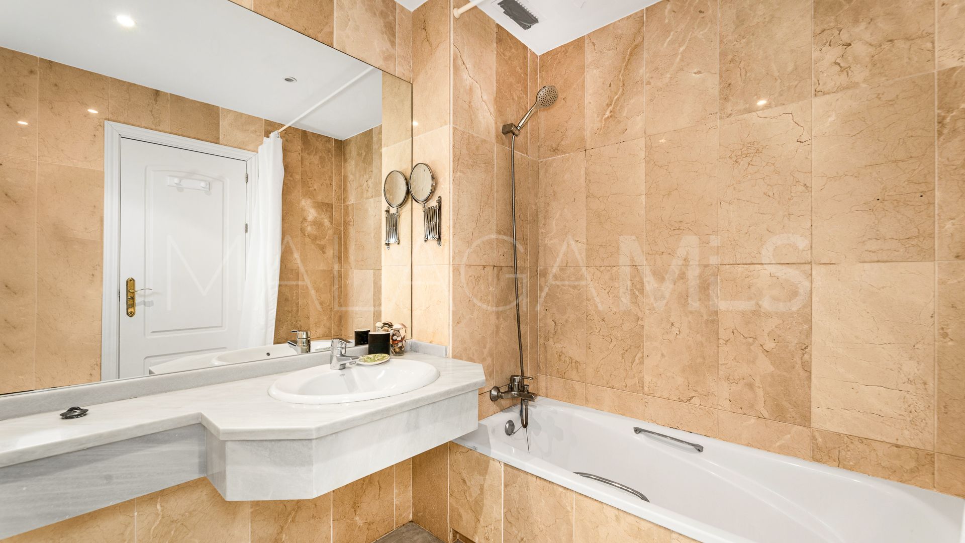 Apartment for sale in Guadalmina Baja with 3 bedrooms