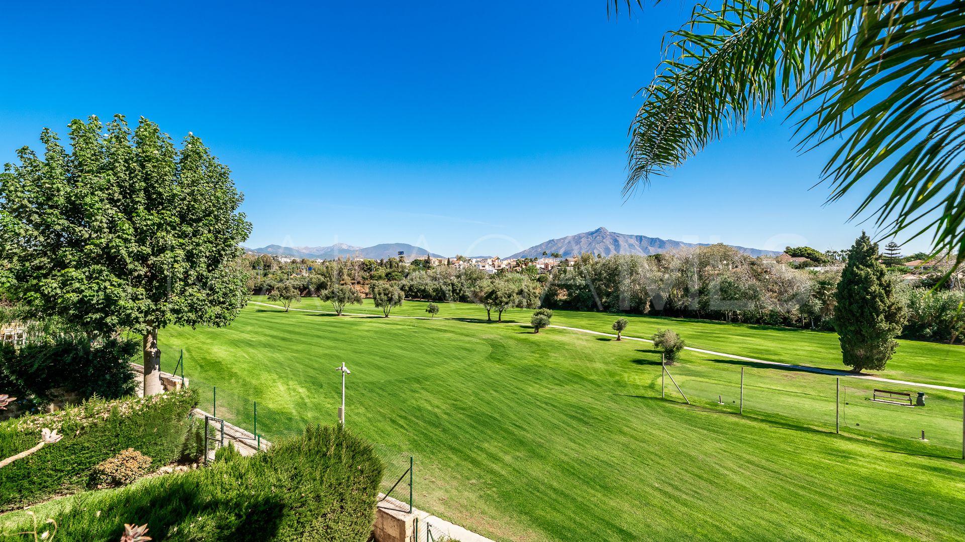 Apartment for sale in Guadalmina Baja with 3 bedrooms