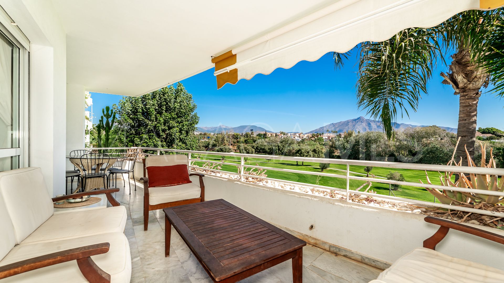 Apartment for sale in Guadalmina Baja with 3 bedrooms
