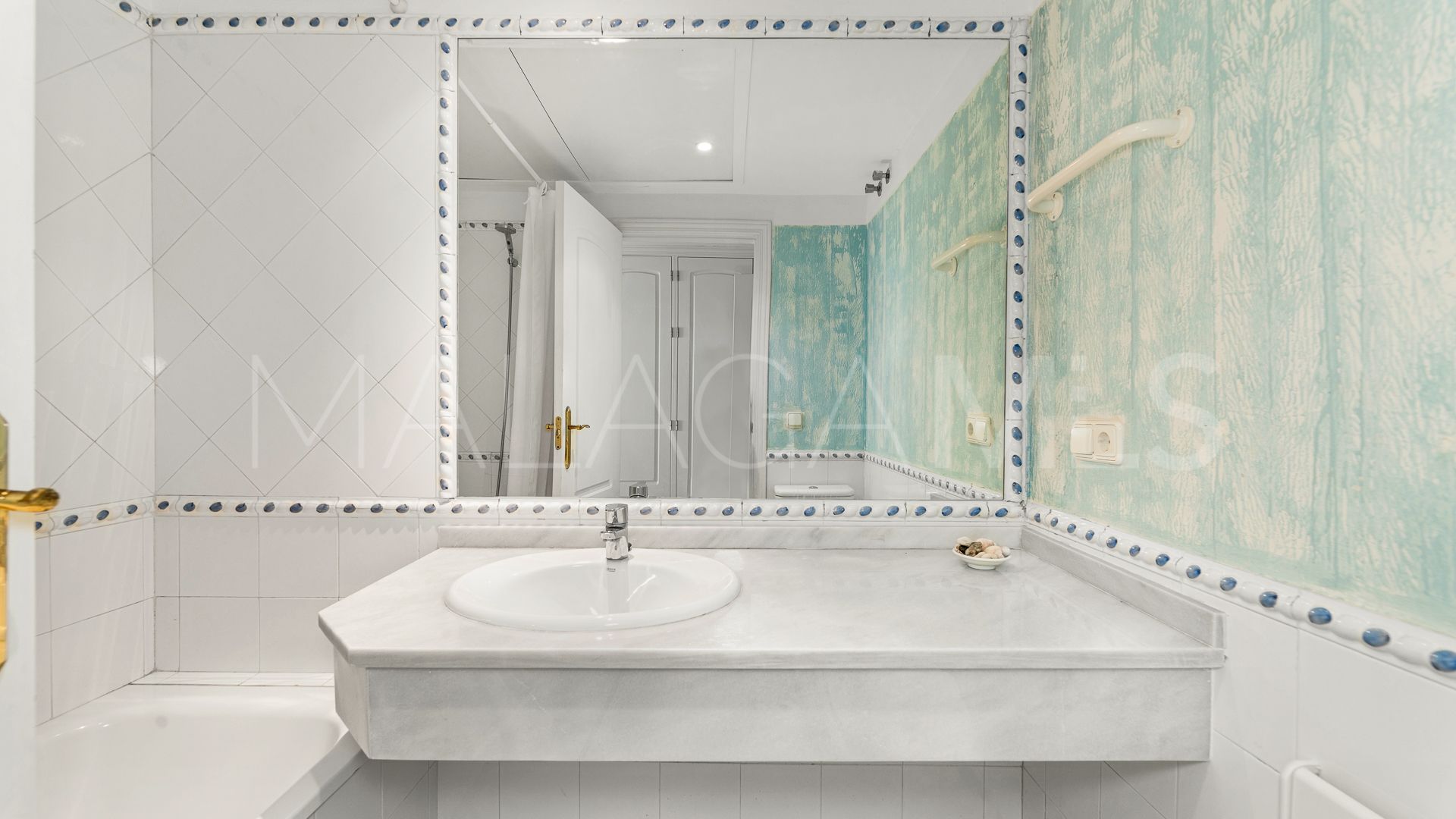 Apartment for sale in Guadalmina Baja with 3 bedrooms