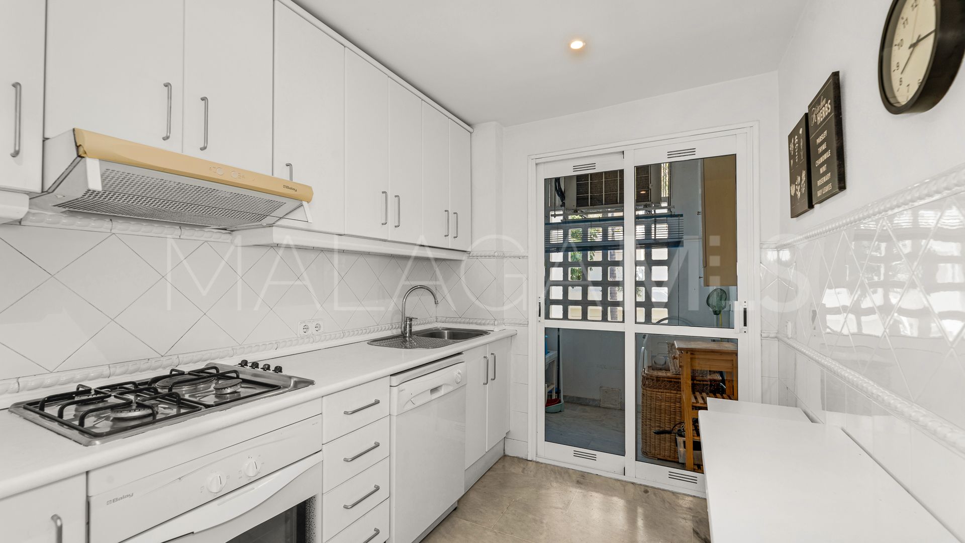 Apartment for sale in Guadalmina Baja with 3 bedrooms