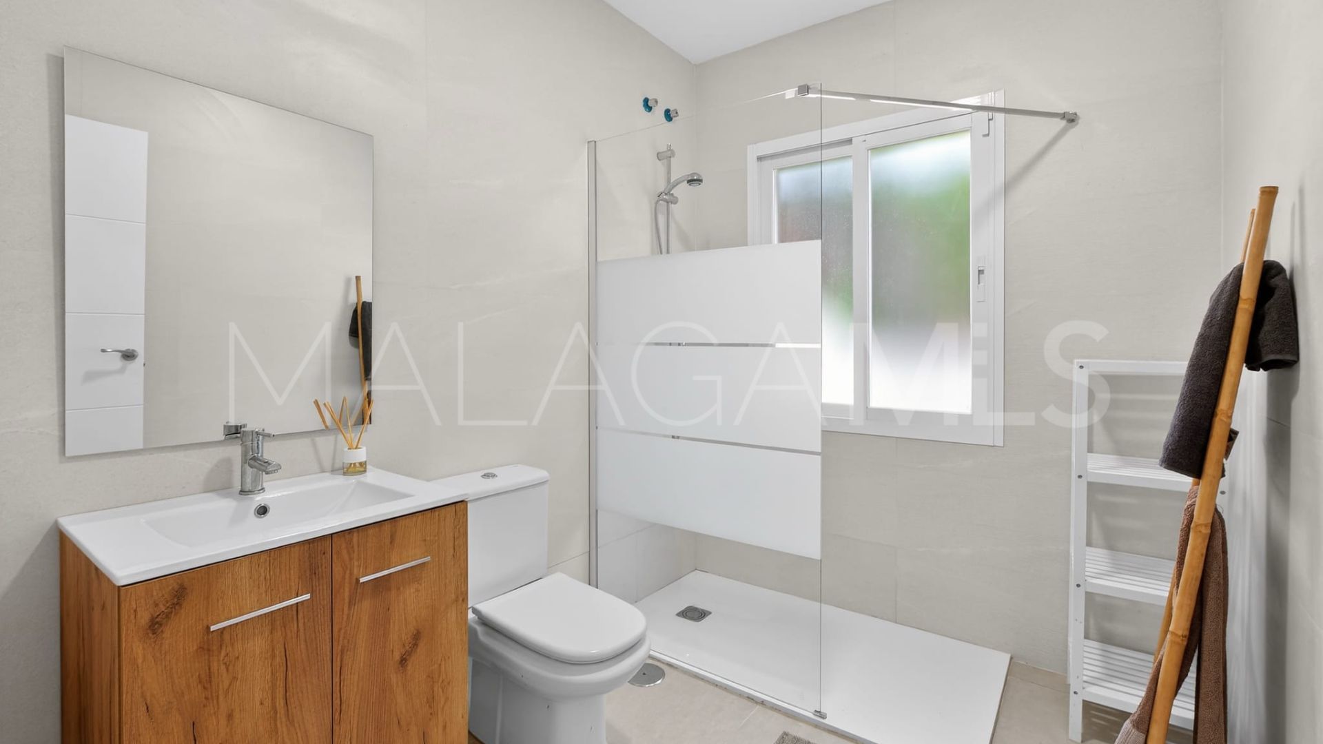 Villa for sale in Elviria