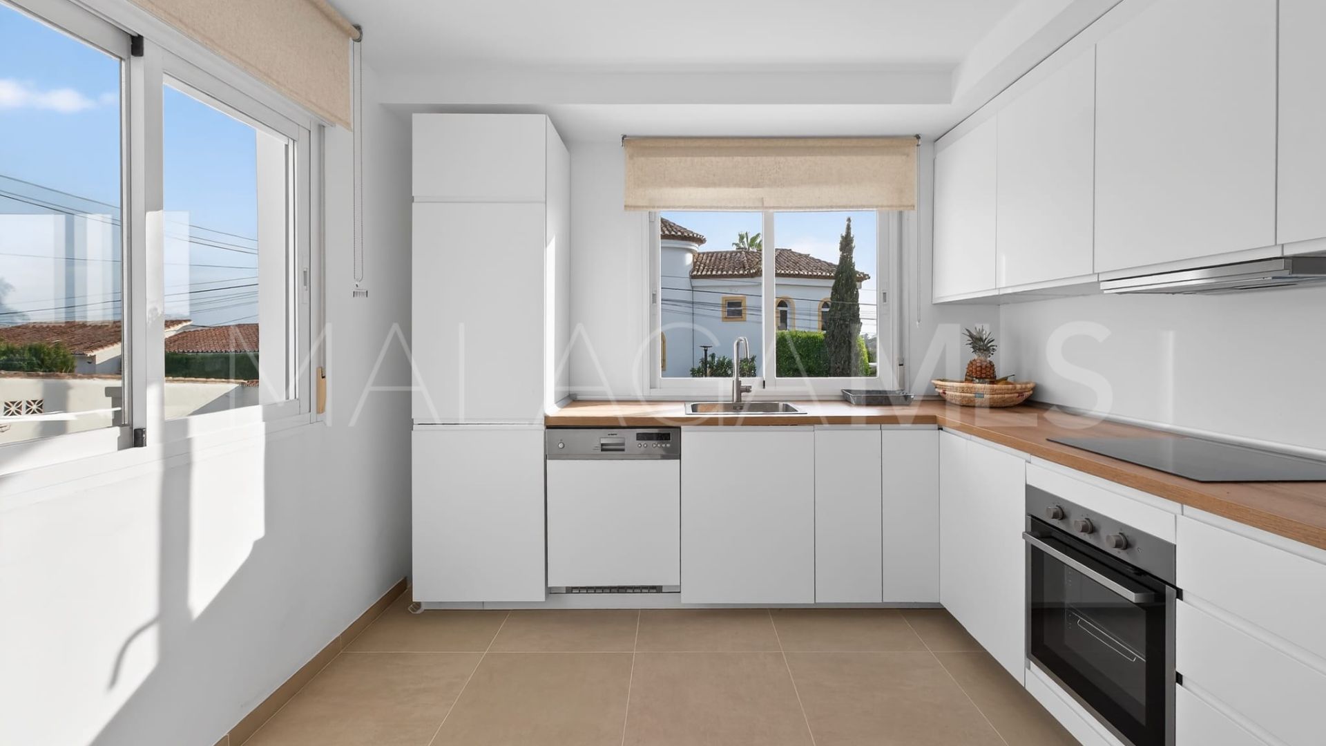 Villa for sale in Elviria