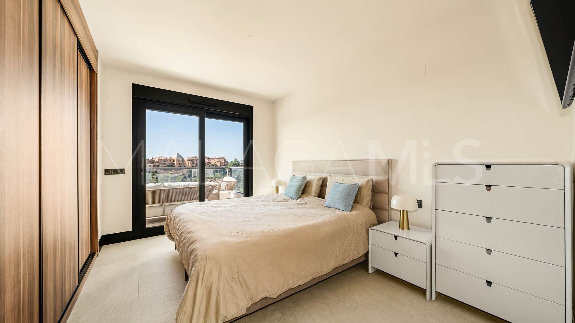 Penthouse for sale in Nueva Andalucia with 3 bedrooms