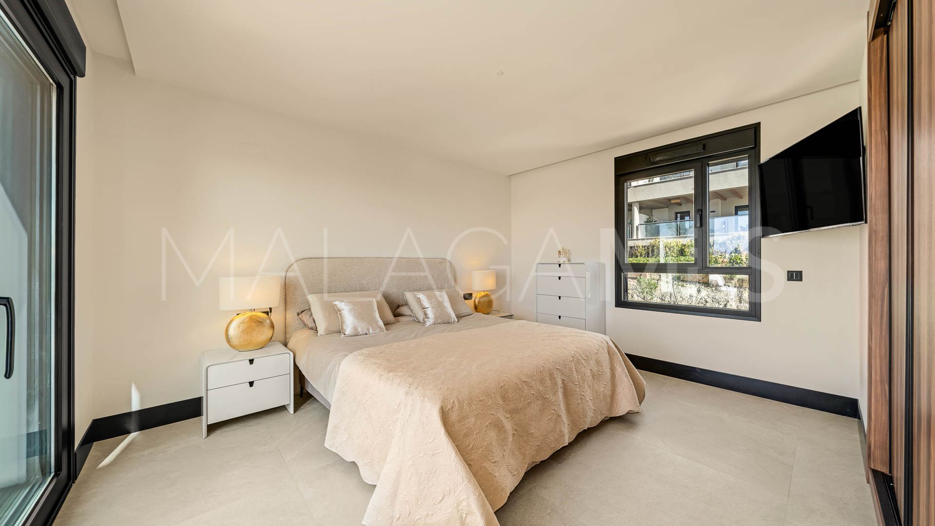 Penthouse for sale in Nueva Andalucia with 3 bedrooms