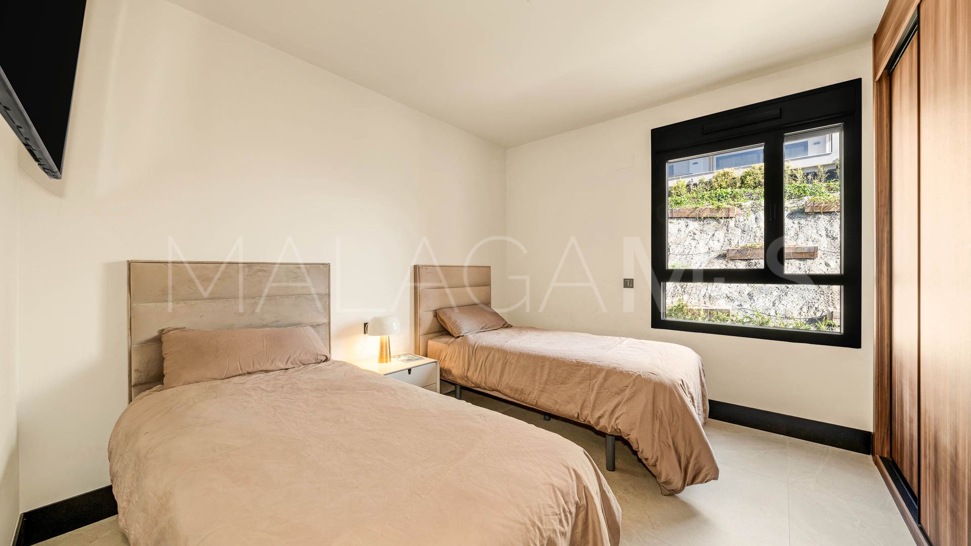 Penthouse for sale in Nueva Andalucia with 3 bedrooms