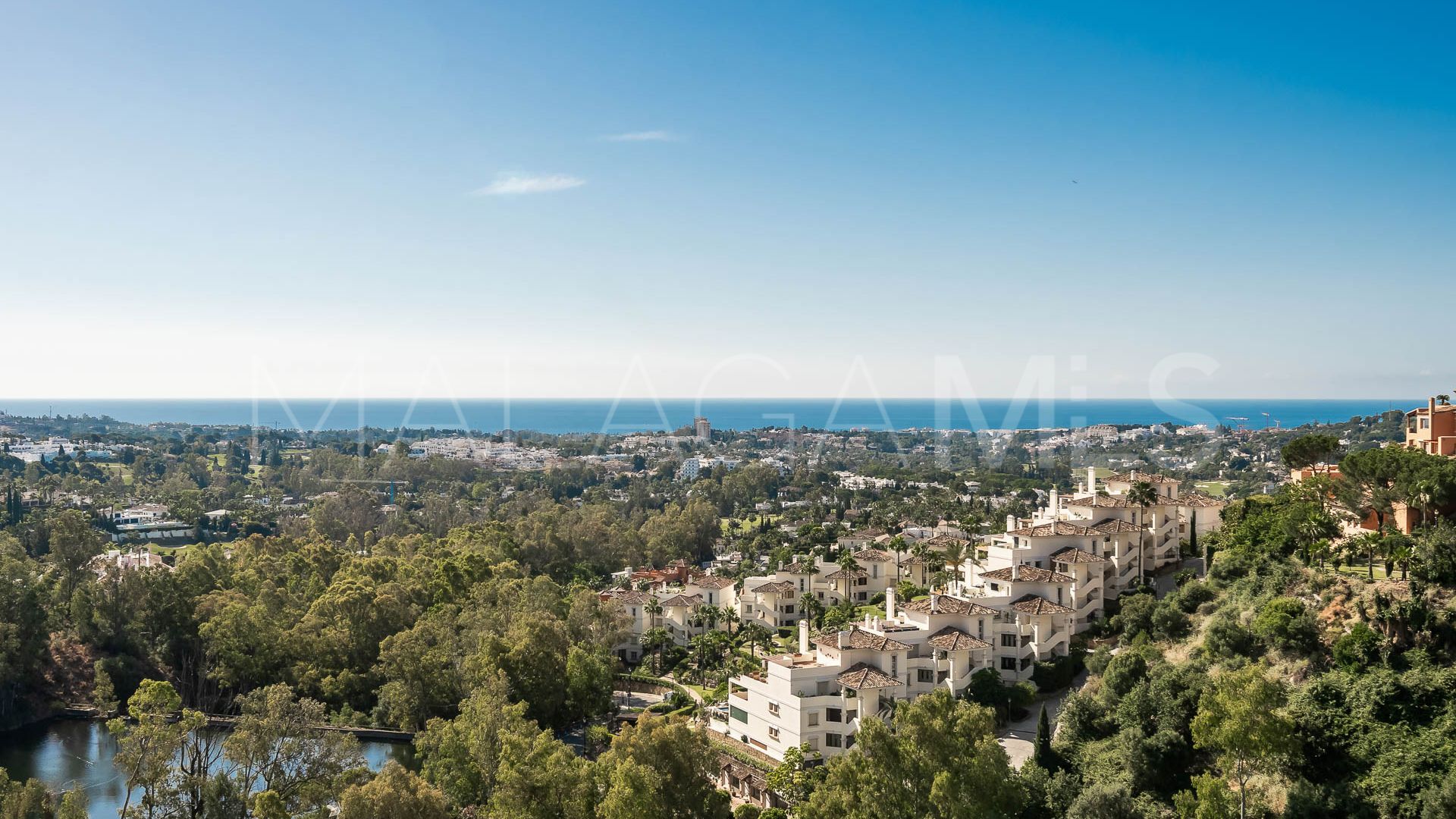 Penthouse for sale in Nueva Andalucia with 3 bedrooms