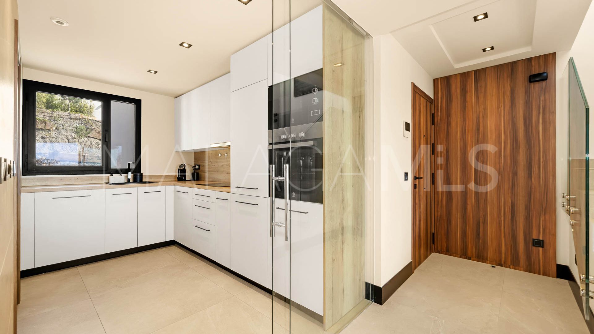 Penthouse for sale in Nueva Andalucia with 3 bedrooms