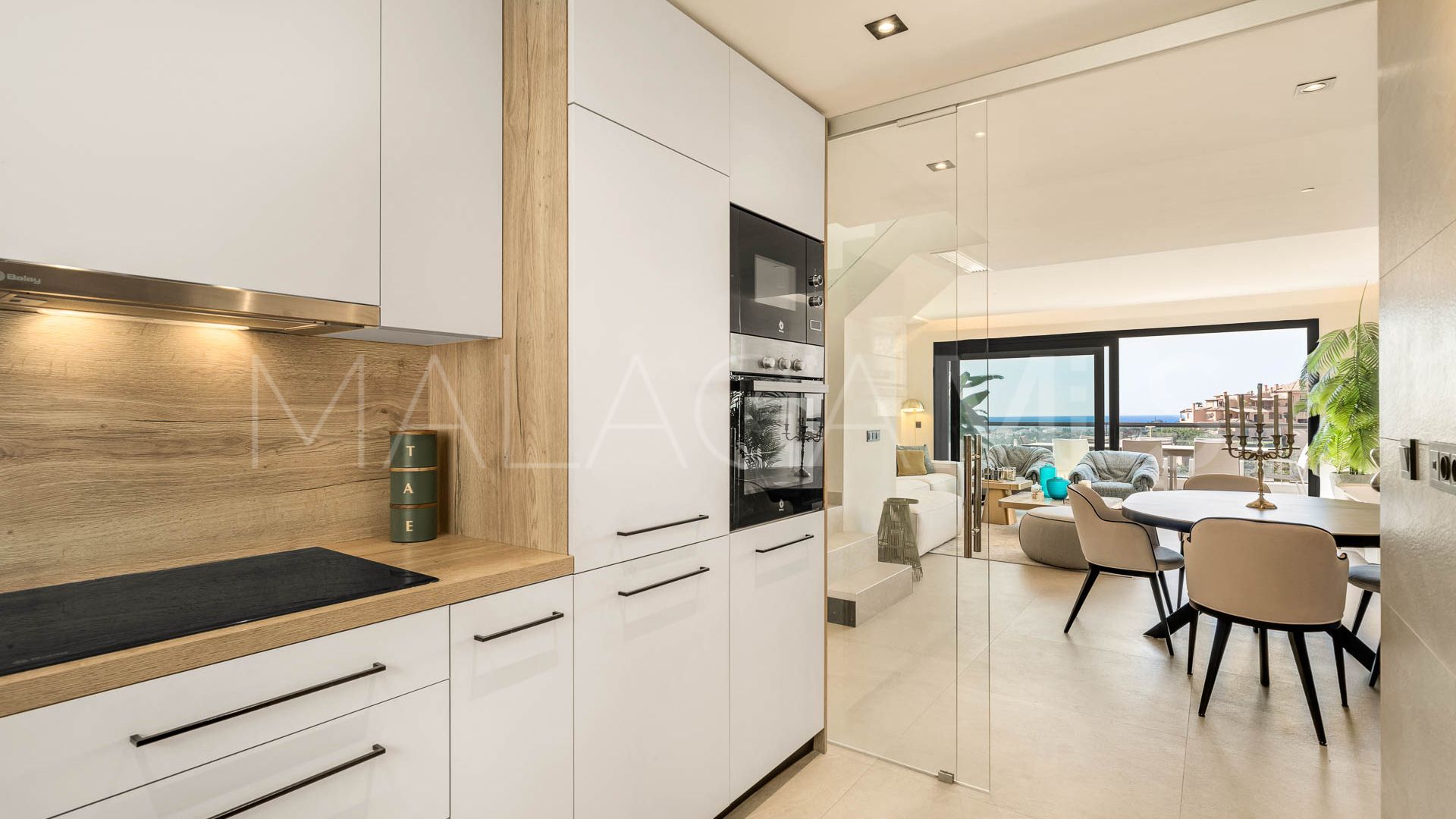 Penthouse for sale in Nueva Andalucia with 3 bedrooms