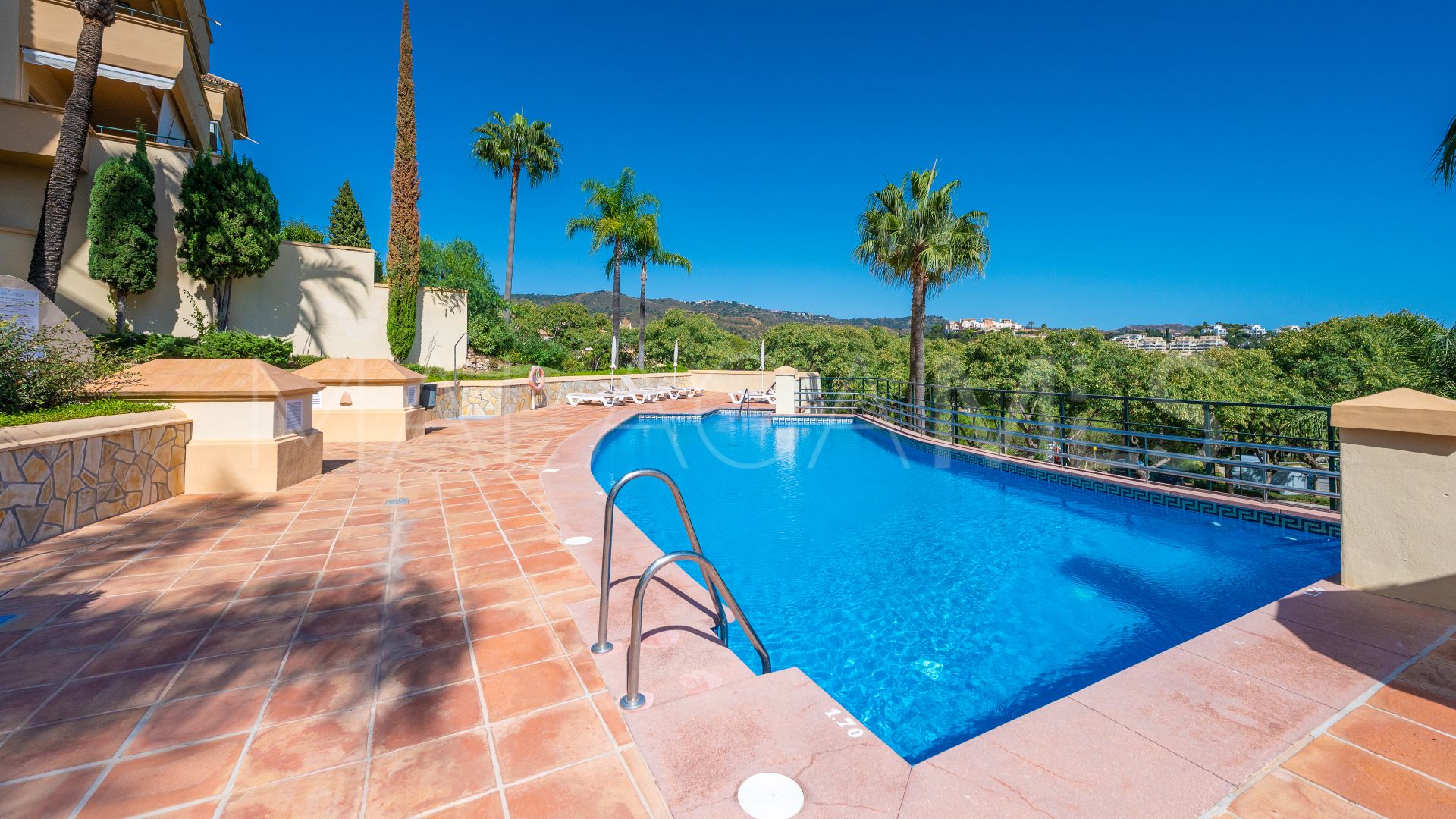 Apartamento planta baja a la venta in Elviria Hills with 3 bedrooms