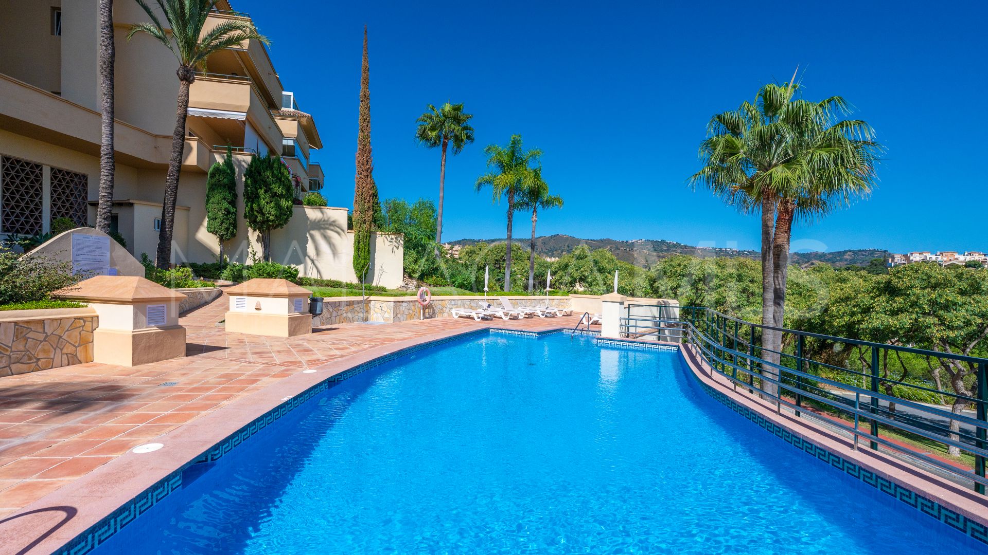 Apartamento planta baja a la venta in Elviria Hills with 3 bedrooms