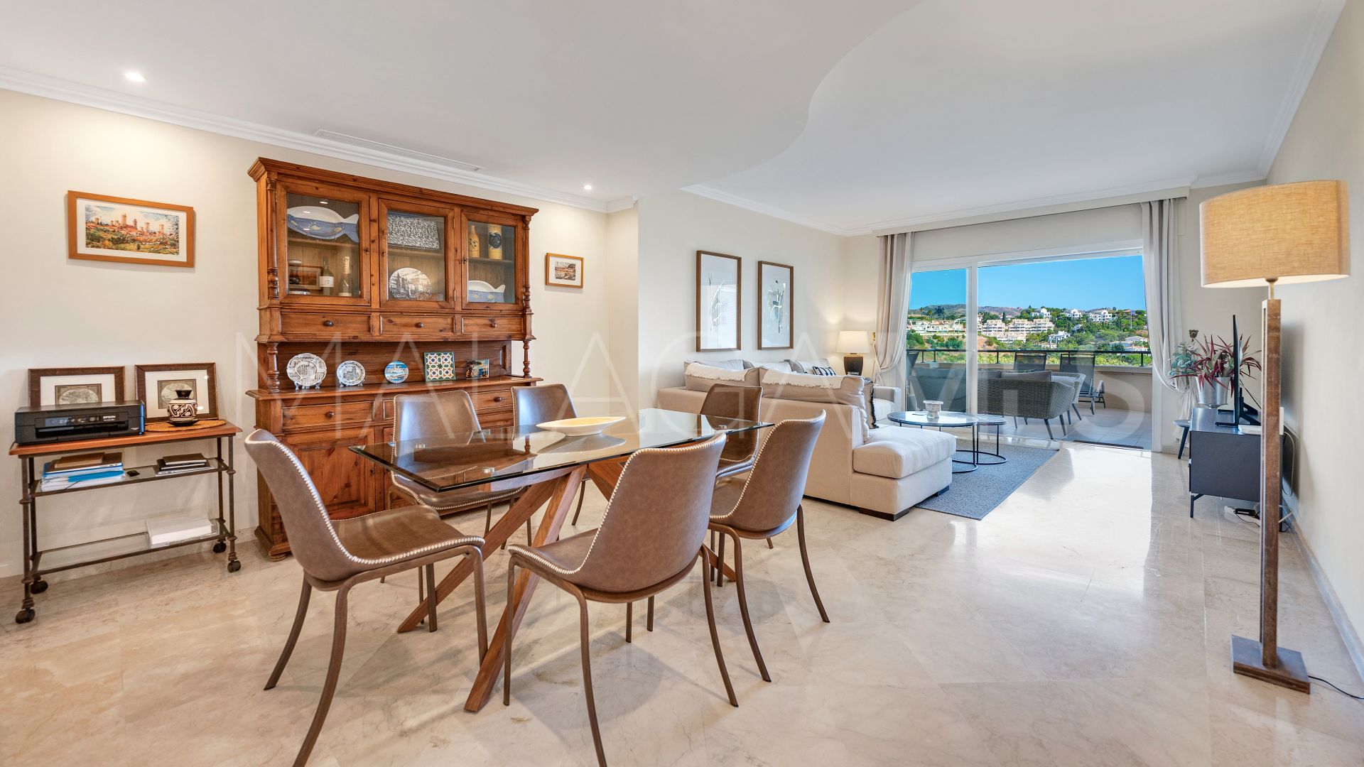 Apartamento planta baja a la venta in Elviria Hills with 3 bedrooms