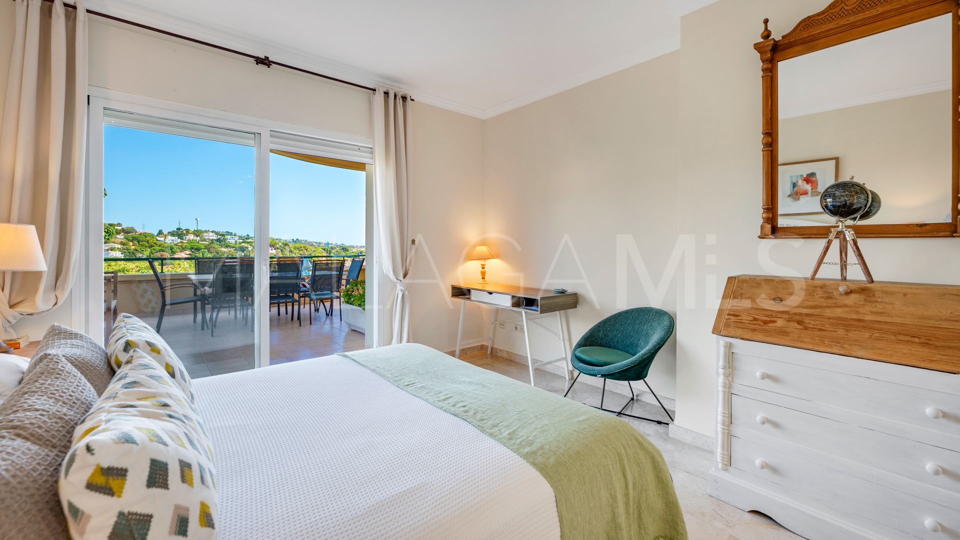 Apartamento planta baja a la venta in Elviria Hills with 3 bedrooms