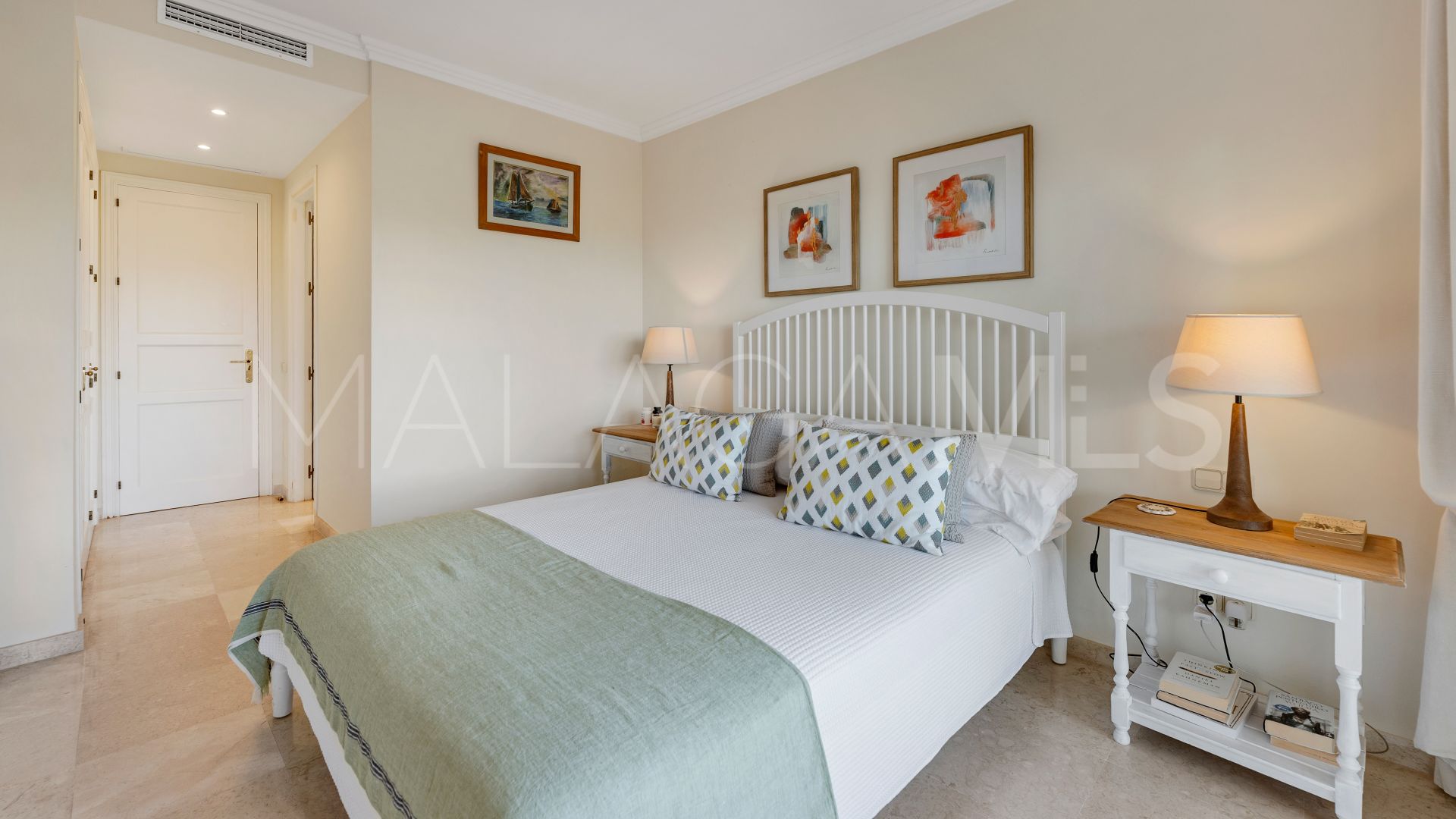 Apartamento planta baja a la venta in Elviria Hills with 3 bedrooms