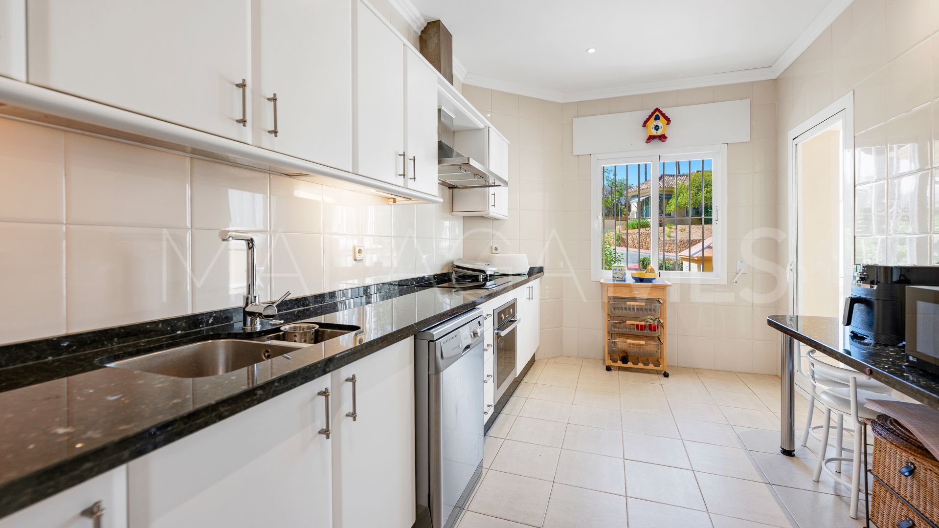 Apartamento planta baja a la venta in Elviria Hills with 3 bedrooms