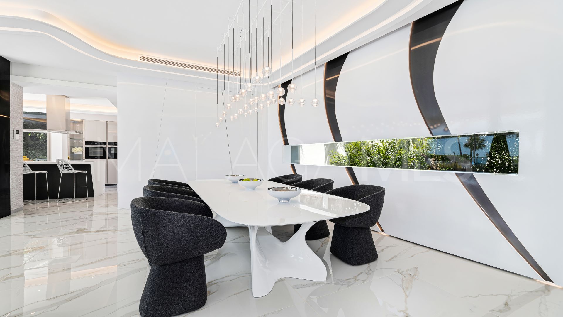 Villa for sale in Los Monteros