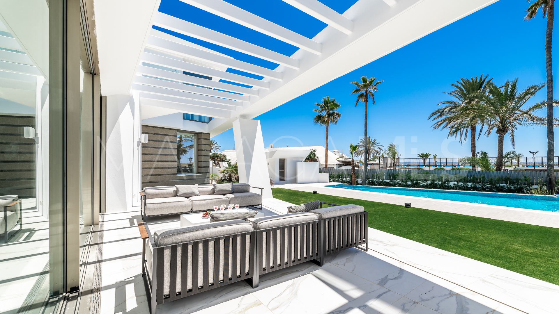 Villa for sale in Los Monteros