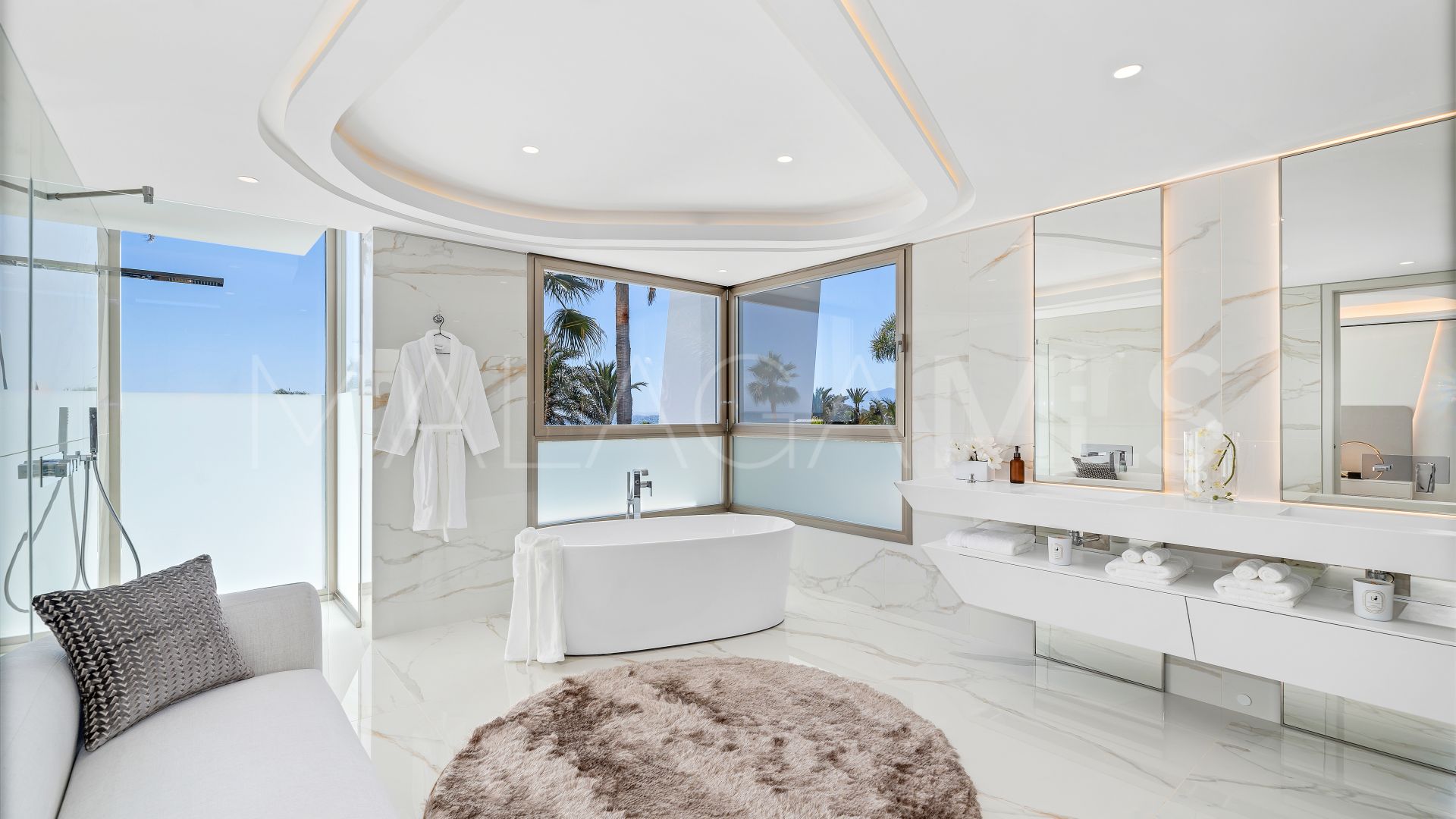 Villa for sale in Los Monteros