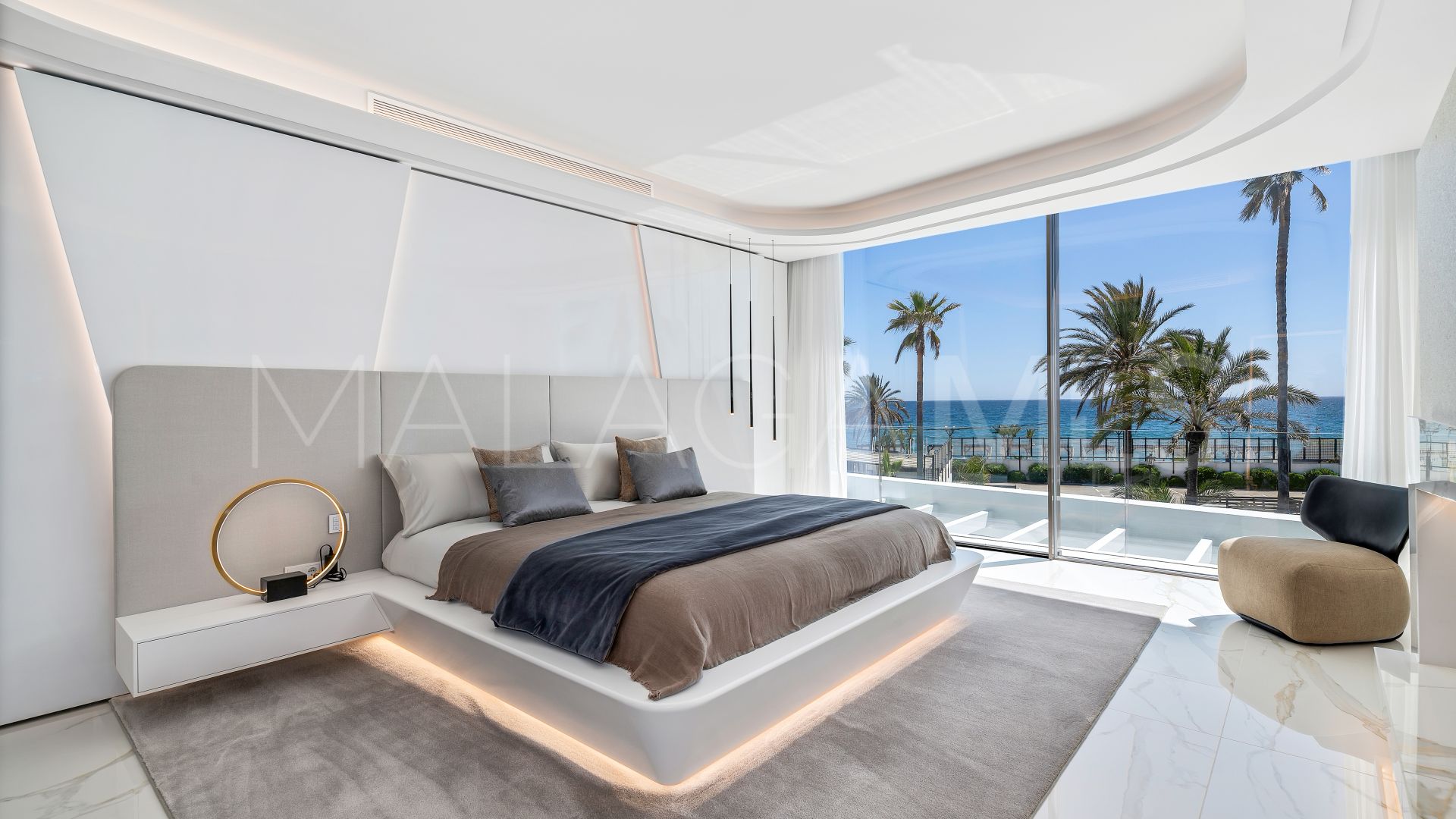 Villa for sale in Los Monteros