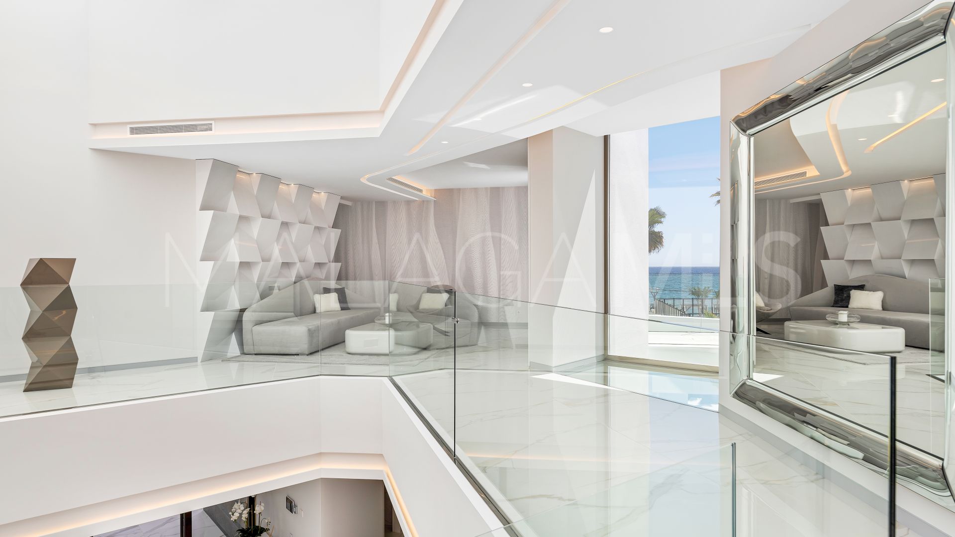 Villa for sale in Los Monteros
