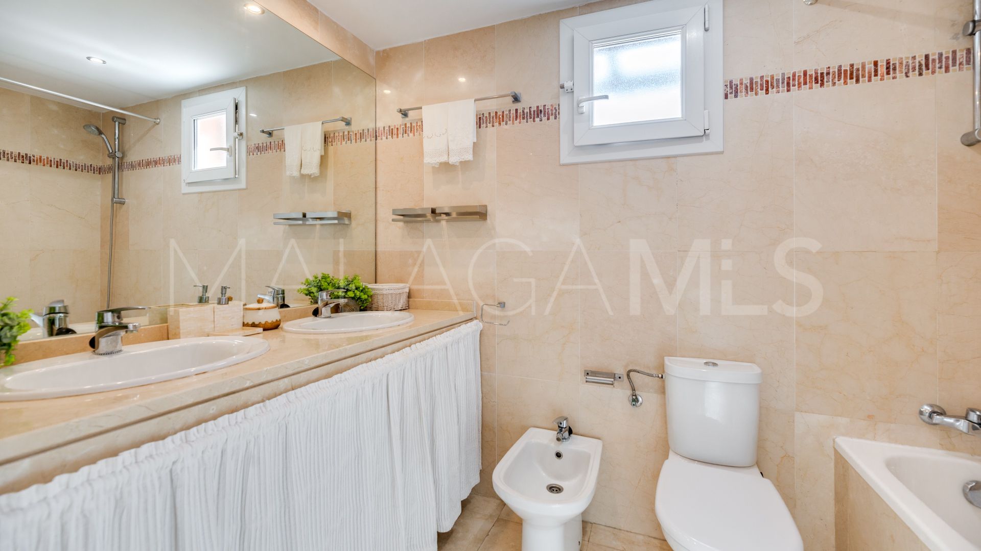 5 bedrooms Los Monteros town house for sale