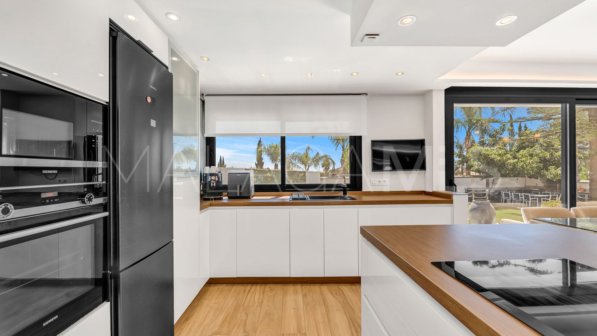 5 bedrooms Marbella Golden Mile villa for sale