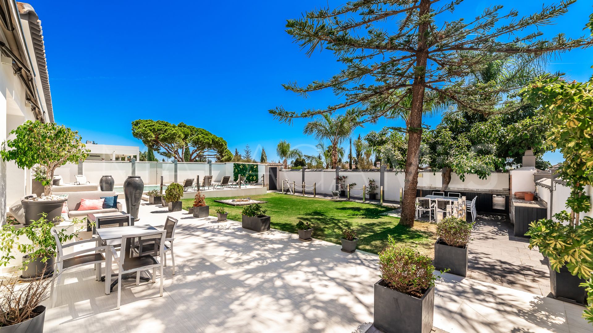 5 bedrooms Marbella Golden Mile villa for sale