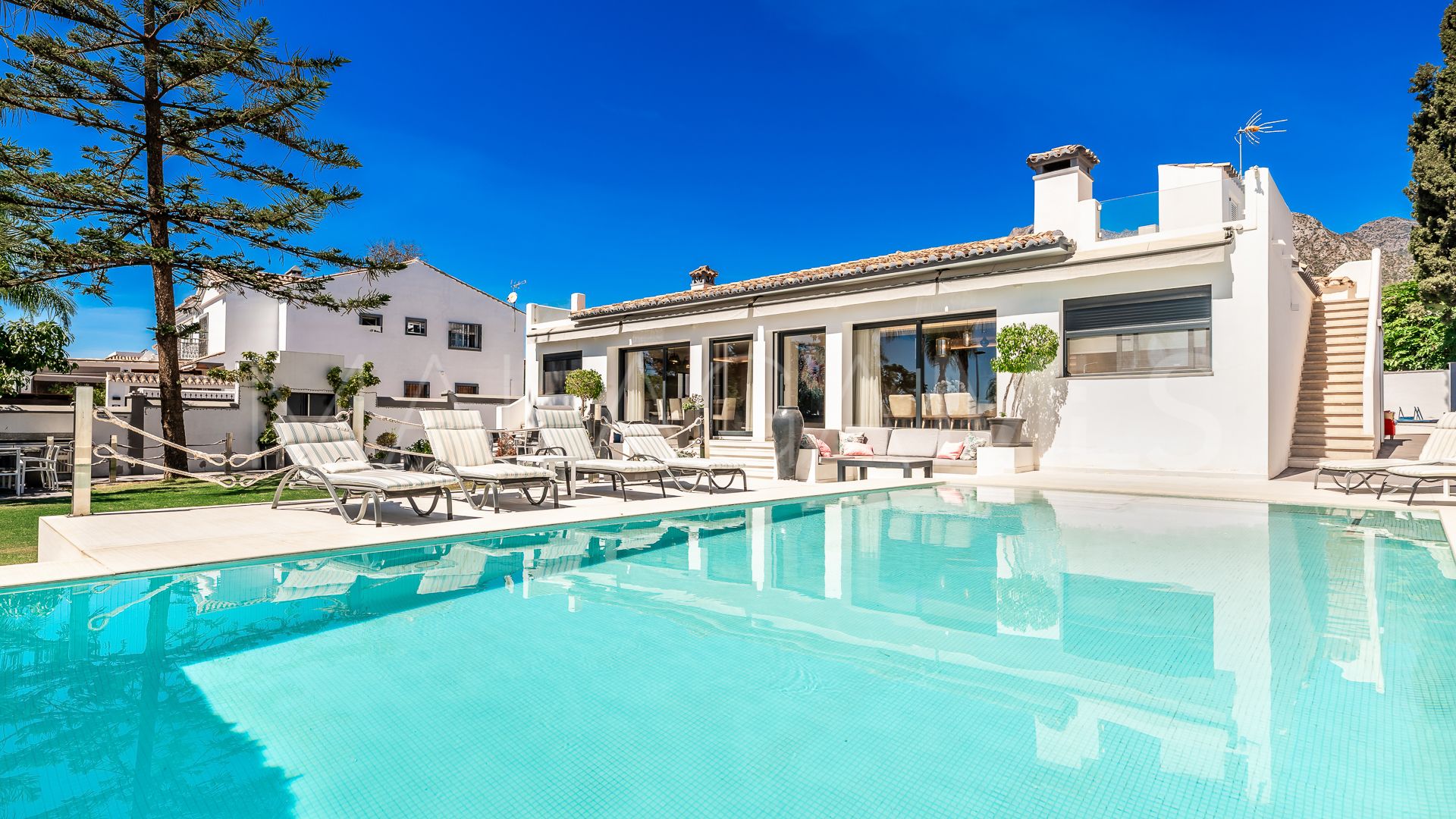 5 bedrooms Marbella Golden Mile villa for sale