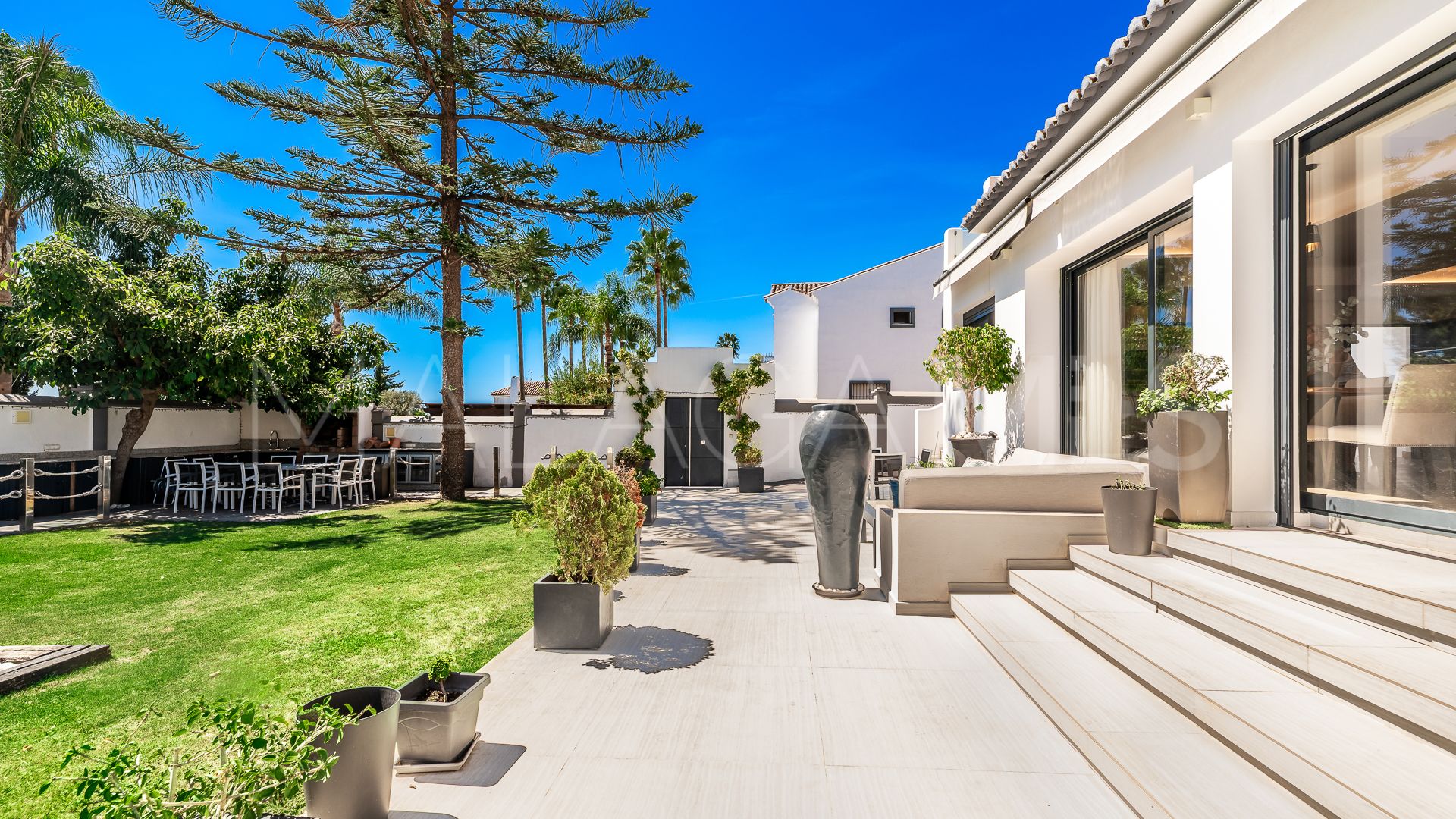 5 bedrooms Marbella Golden Mile villa for sale
