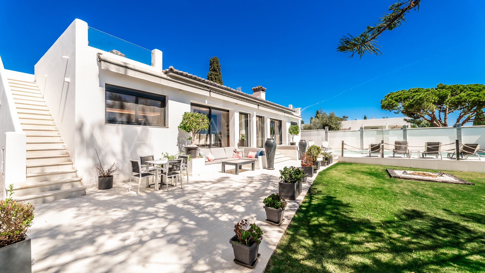 5 bedrooms Marbella Golden Mile villa for sale