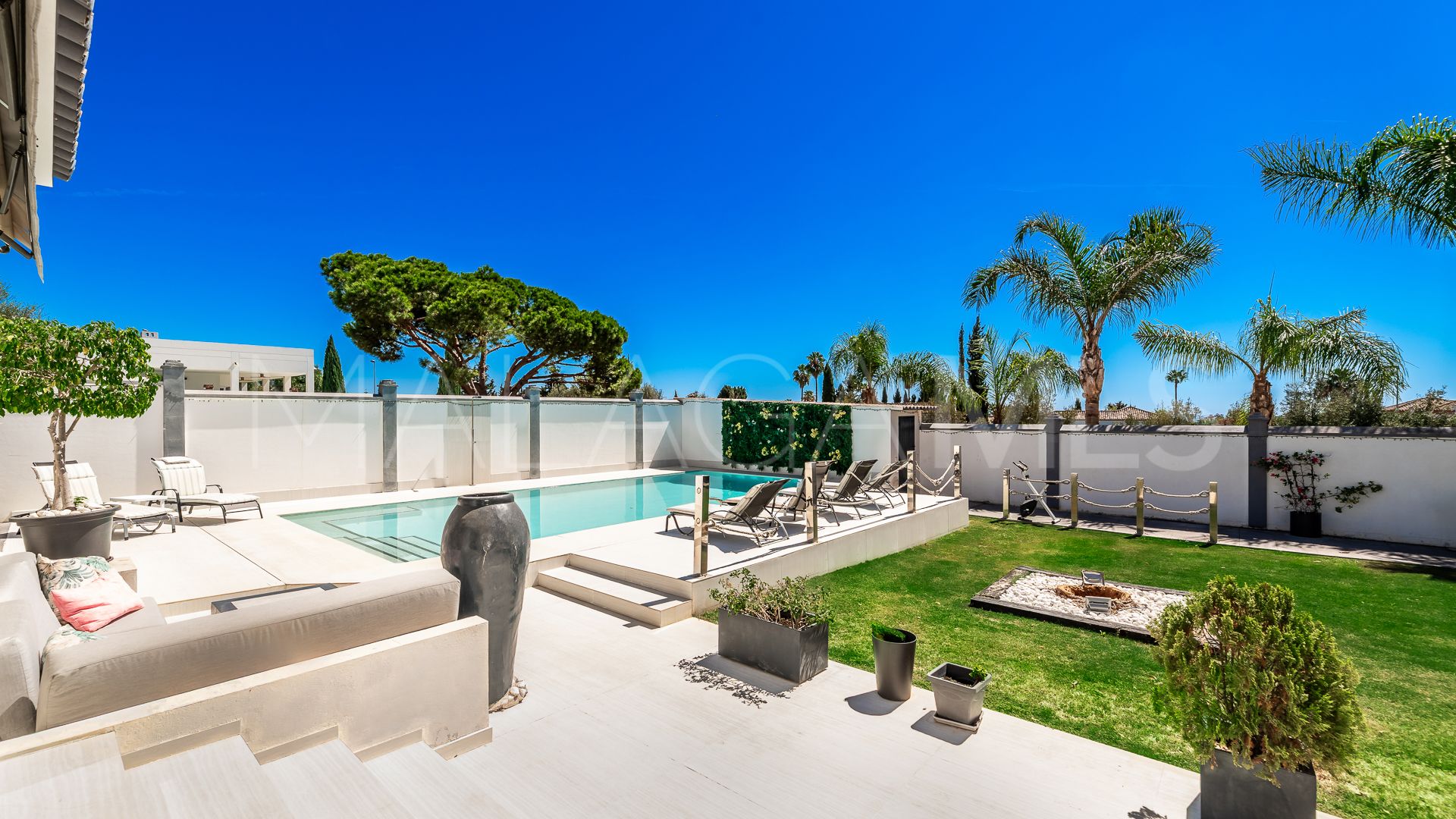 5 bedrooms Marbella Golden Mile villa for sale