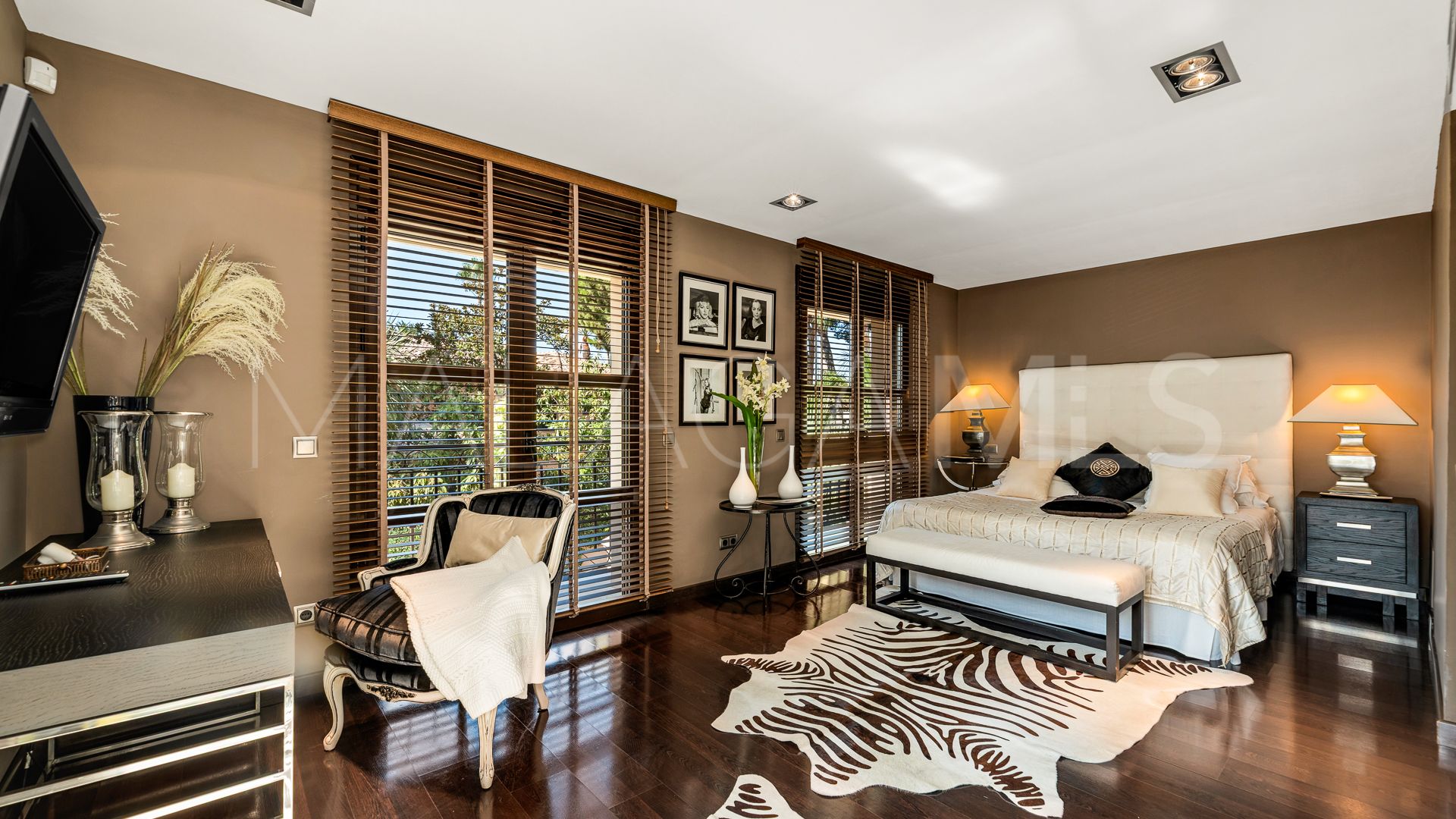 Villa for sale in Los Monteros