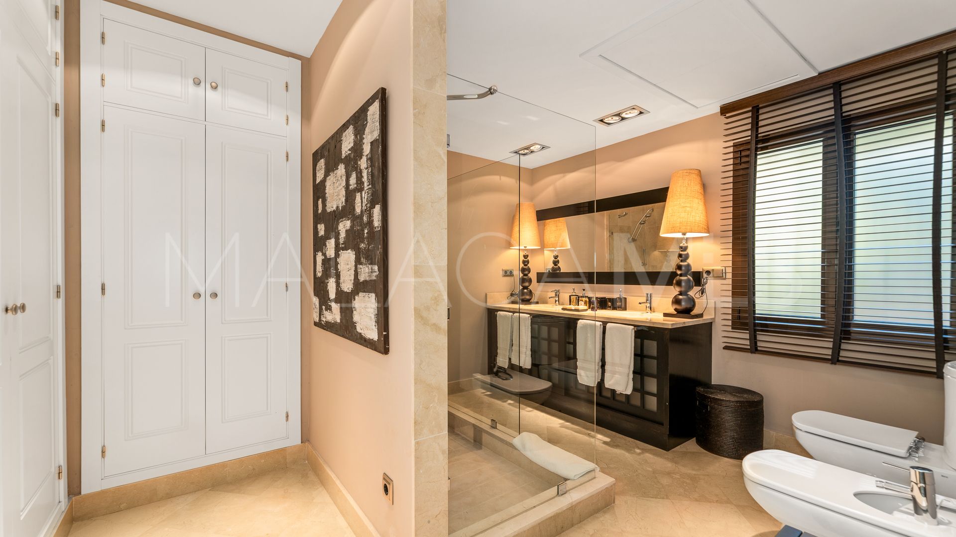 Villa for sale in Los Monteros