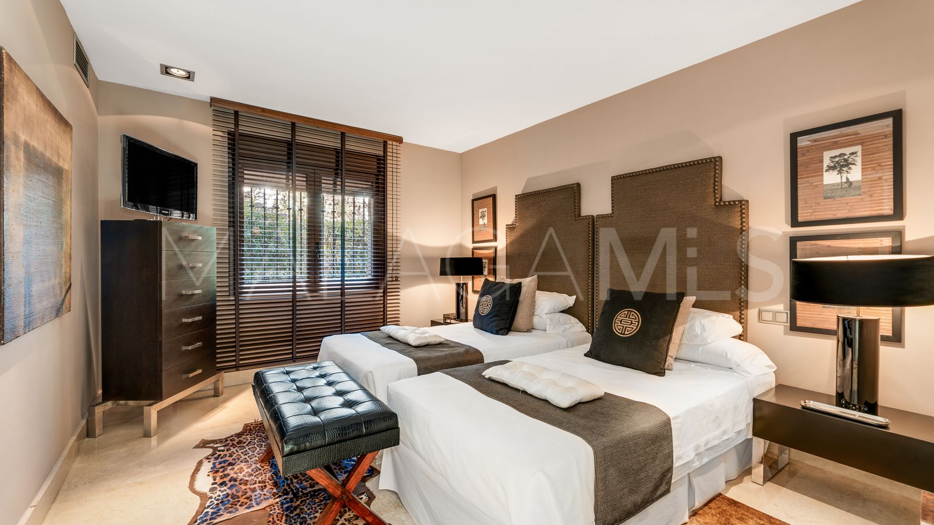 Villa for sale in Los Monteros